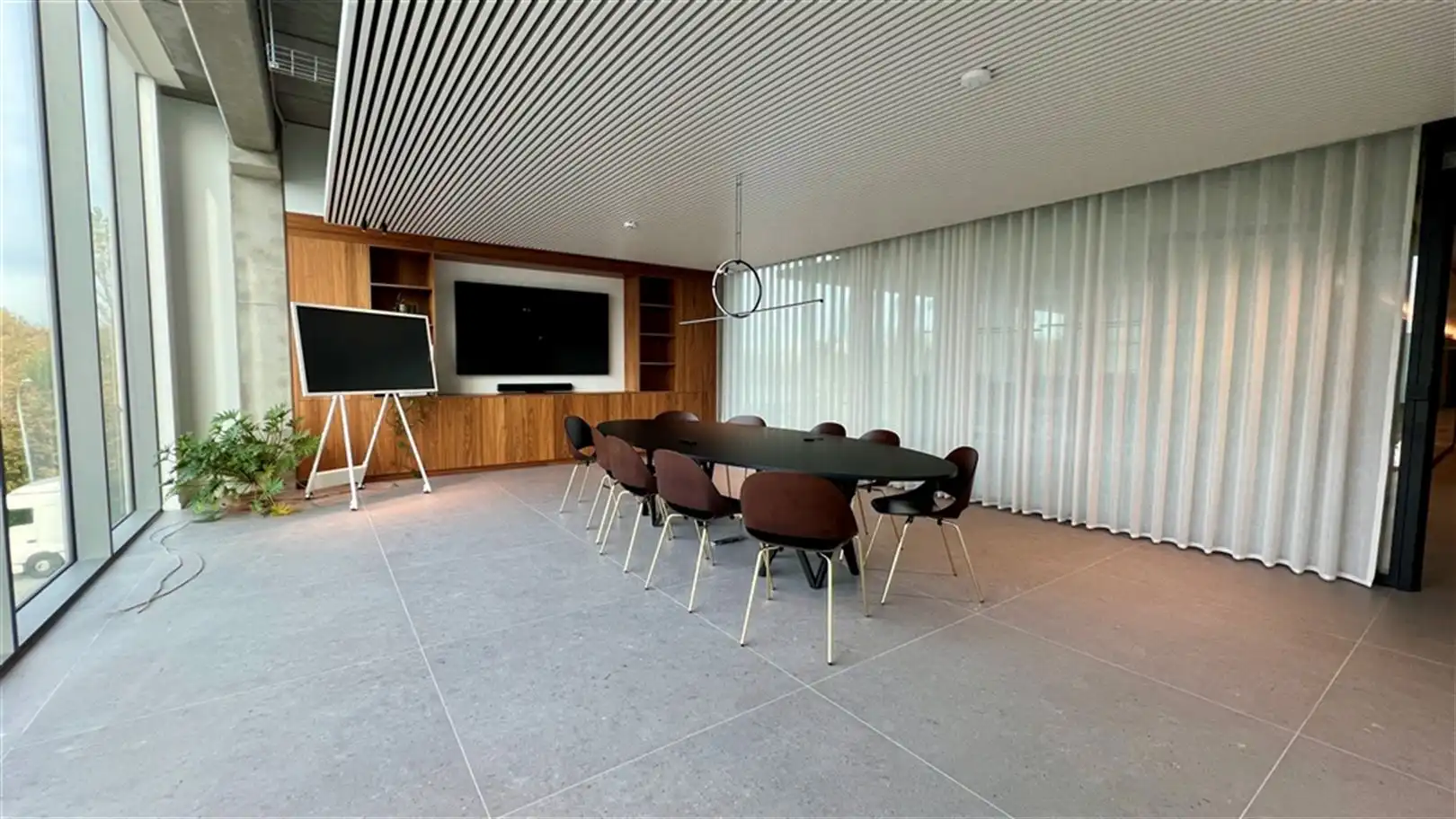 Moderne kantoren op zichtlocatie langs de E40 foto 6