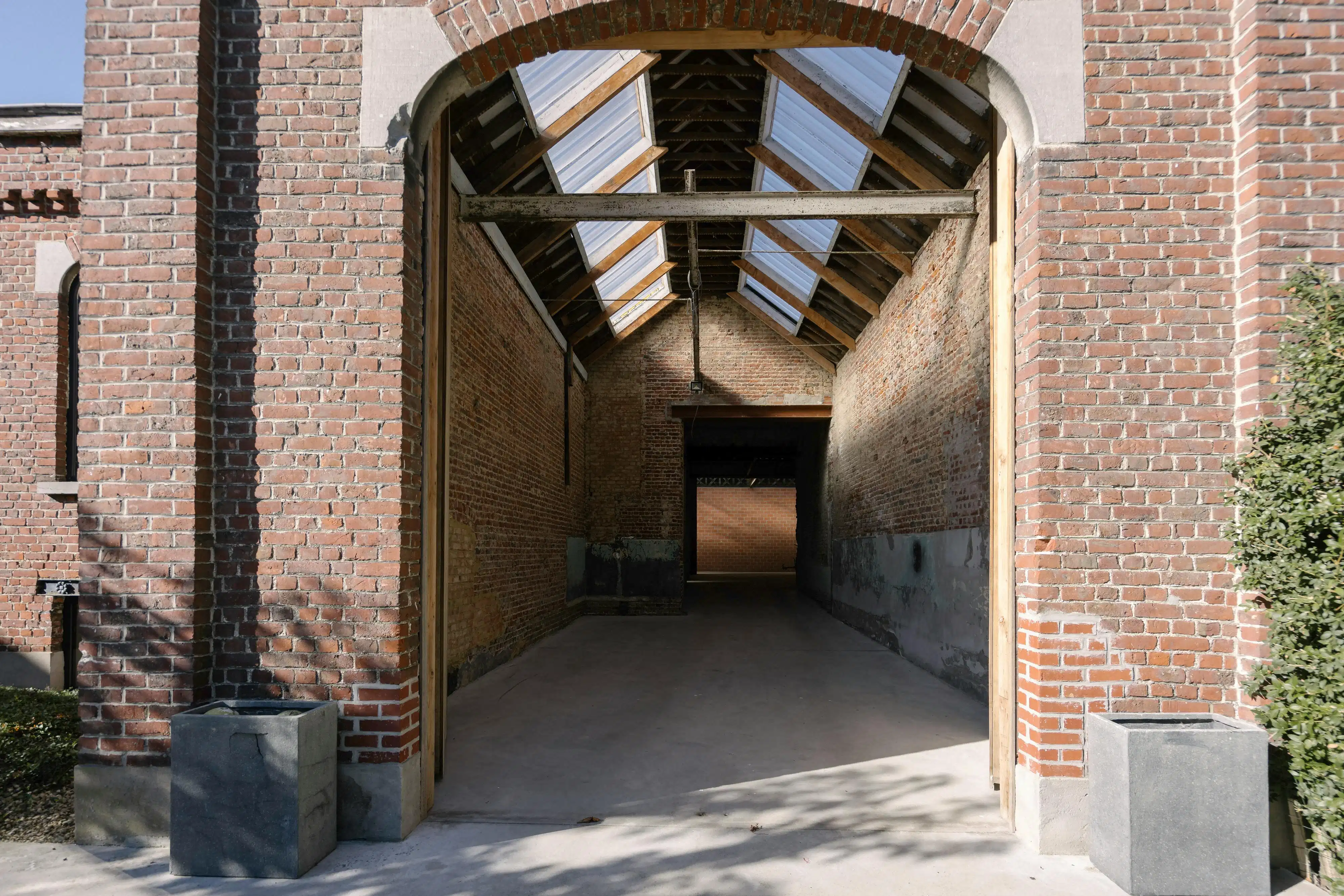 Gerenoveerde woning met authentieke elementen en magazijn foto 24