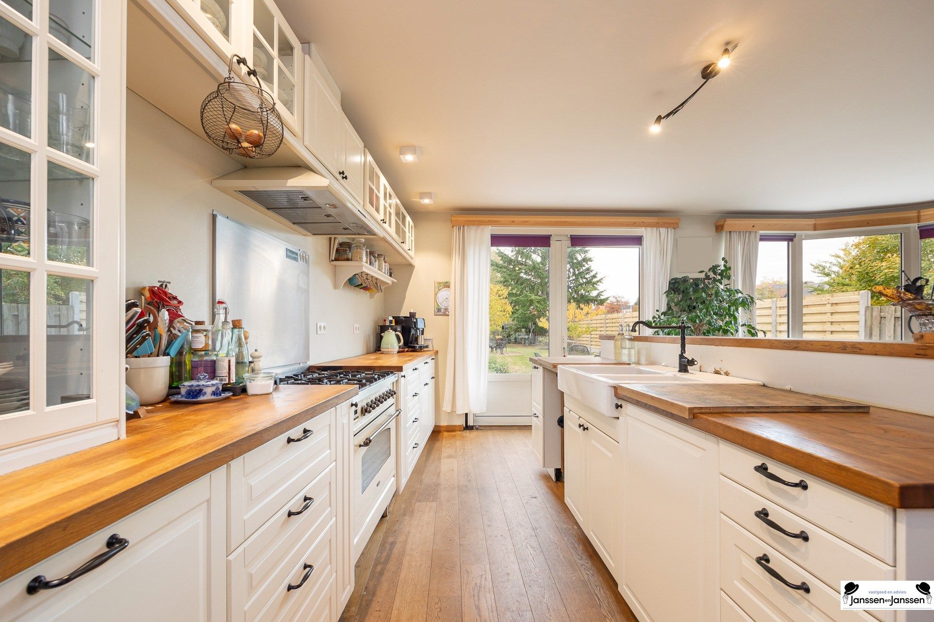 Prachtig gerenoveerde woning met 3 slaapkamers en groene tuin in Ekeren! foto 15