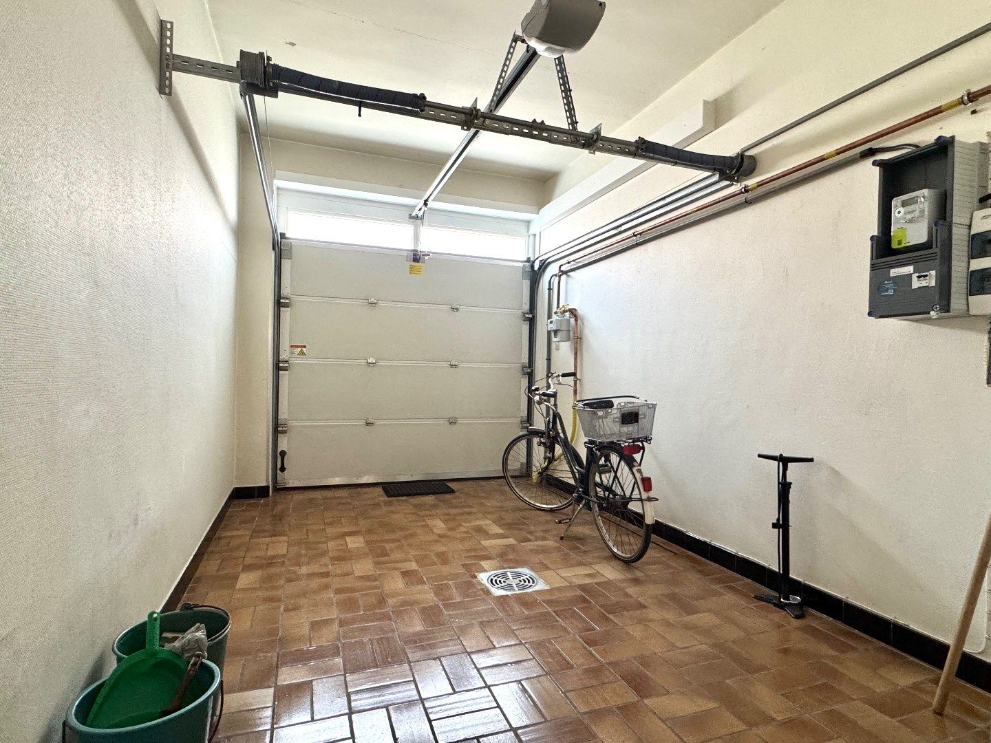 Centraal gelegen woning met 3 slaapkamers, garage.  foto 8