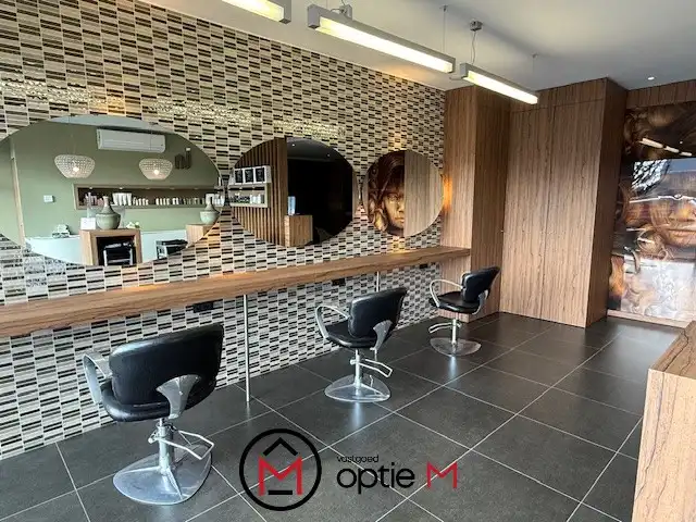 Multifunctioneel handelspand te koop, topafwerking & ligging foto 9