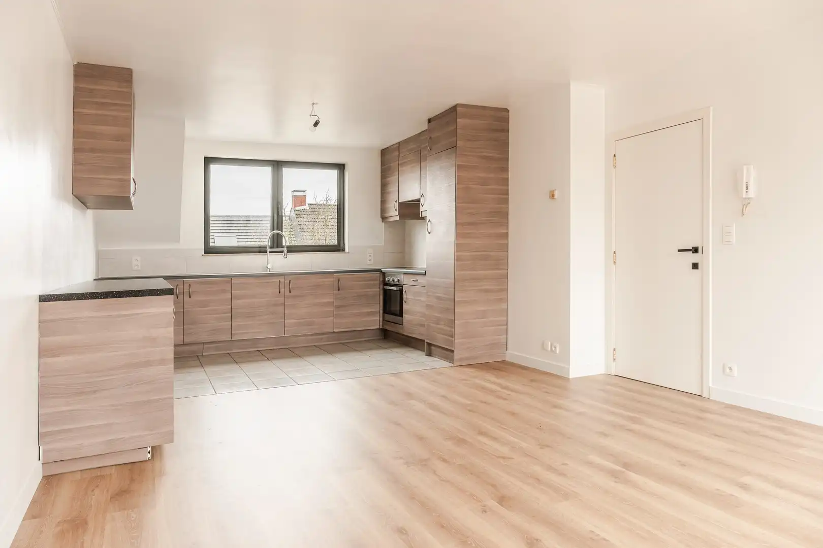 Instapklaar appartement met ruime zonneterras! foto 5