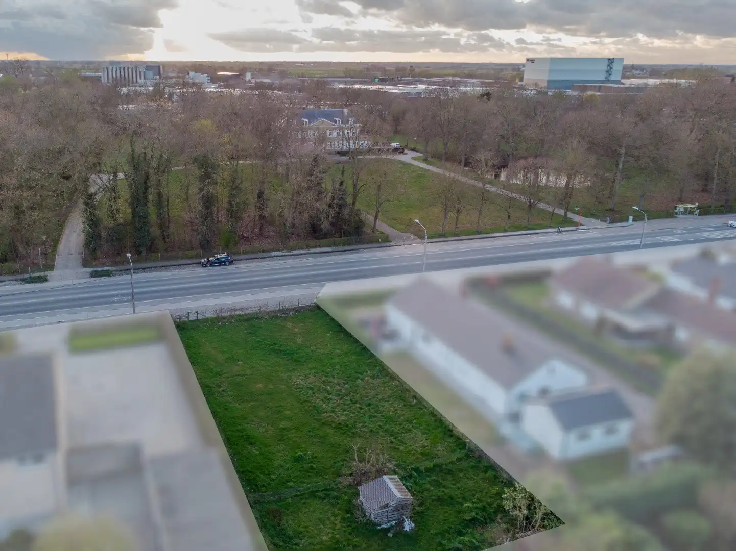 Prachtig gelegen stuk bouwgrond van 730m² foto {{pictureIndex}}