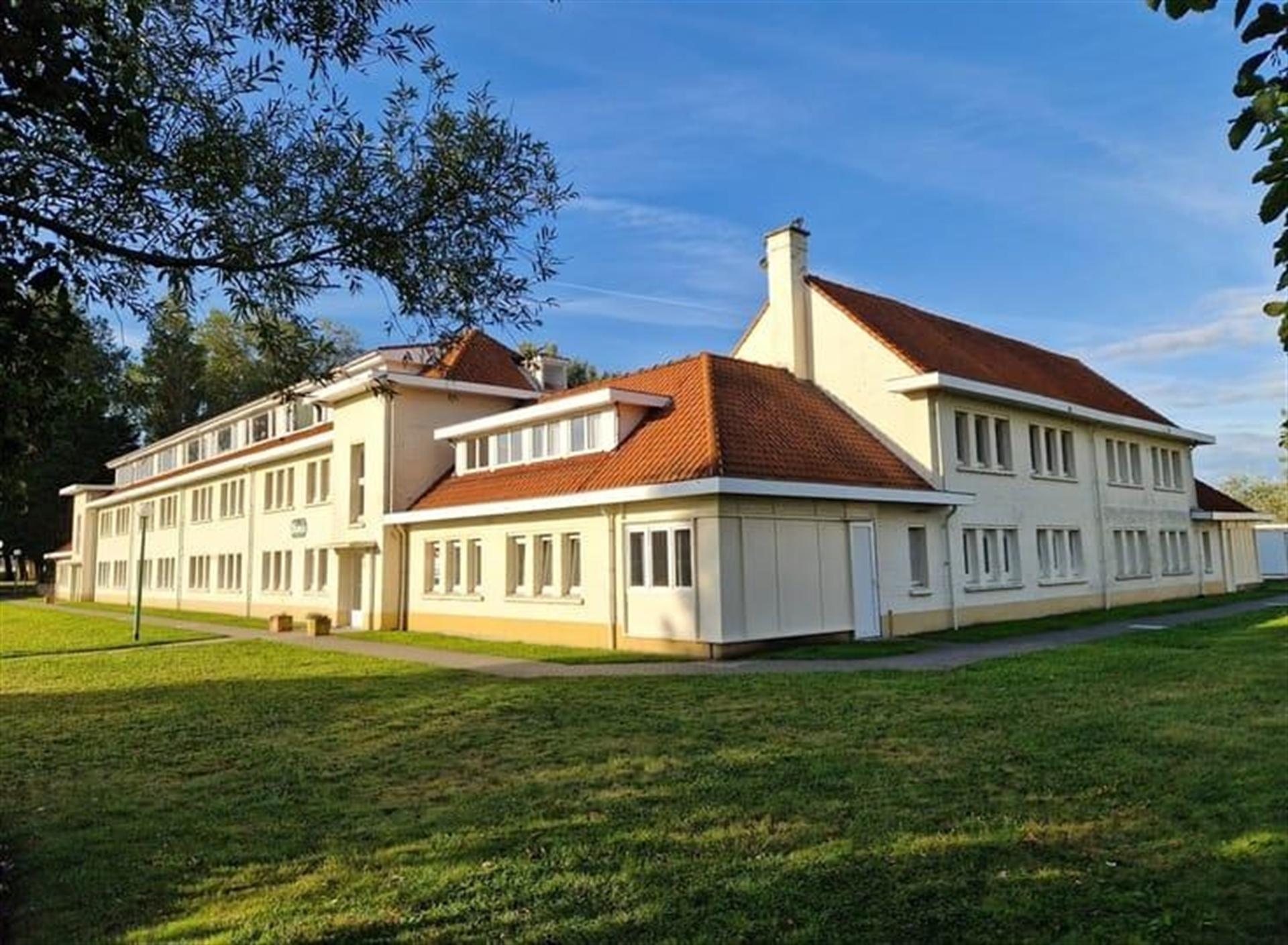 Ruim 2 slaapkamer appartement met zonnig terras.  foto 12