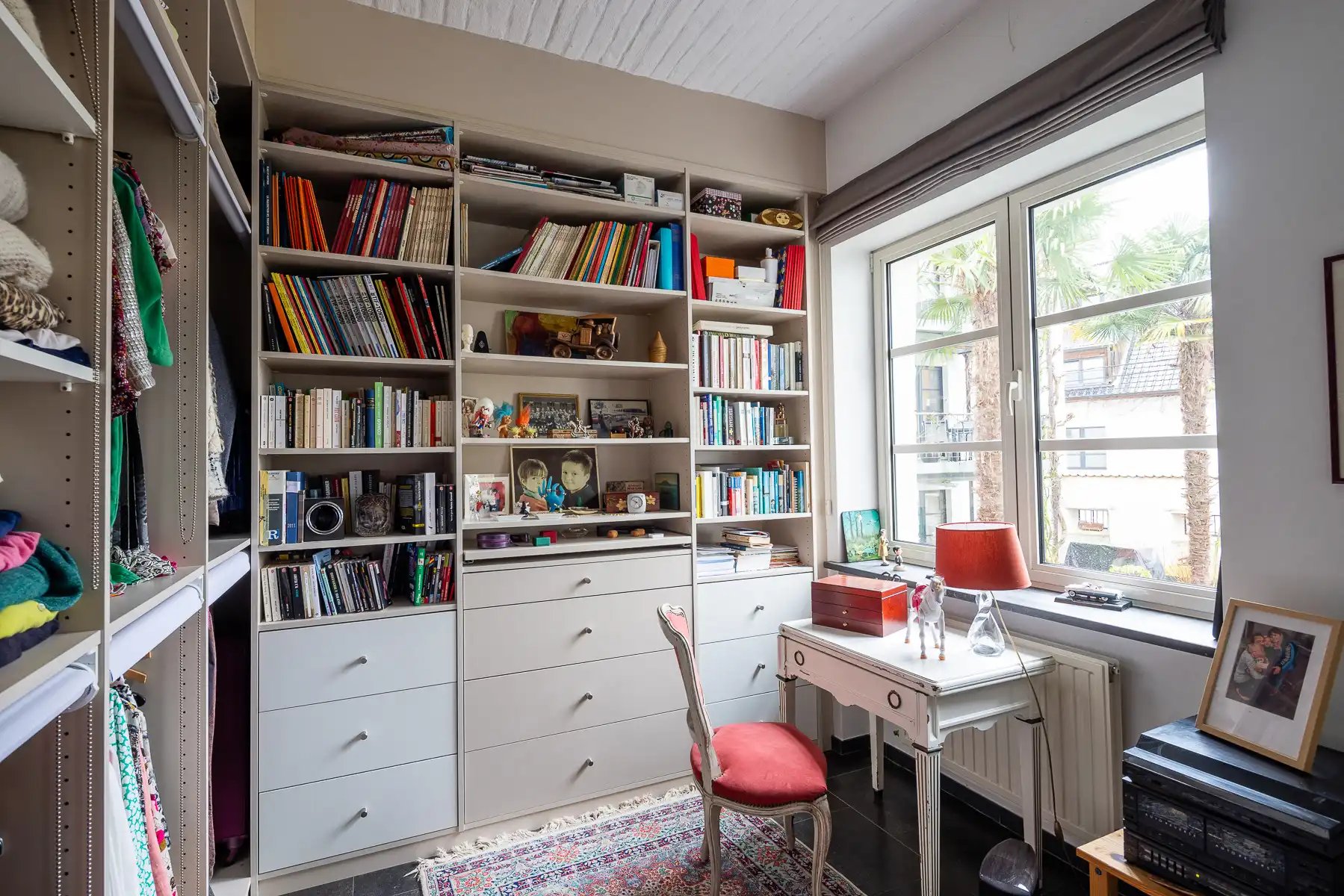 Ruim, lichtrijk appartement met tuin. Rustige locatie foto 13