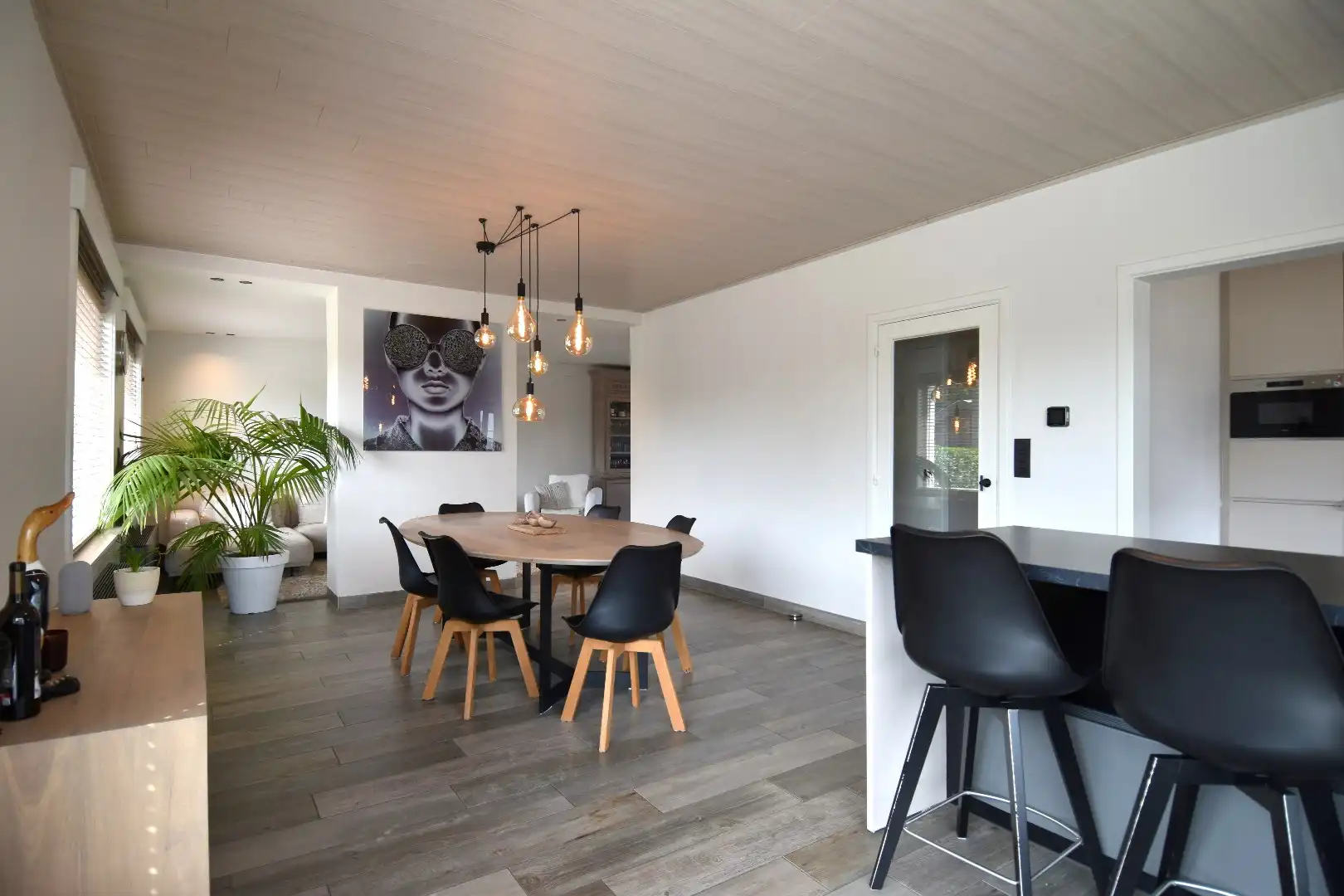 Instapklare woning met 3 slaapkamers, garage en zonnige tuin te koop in Wevelgem foto 3