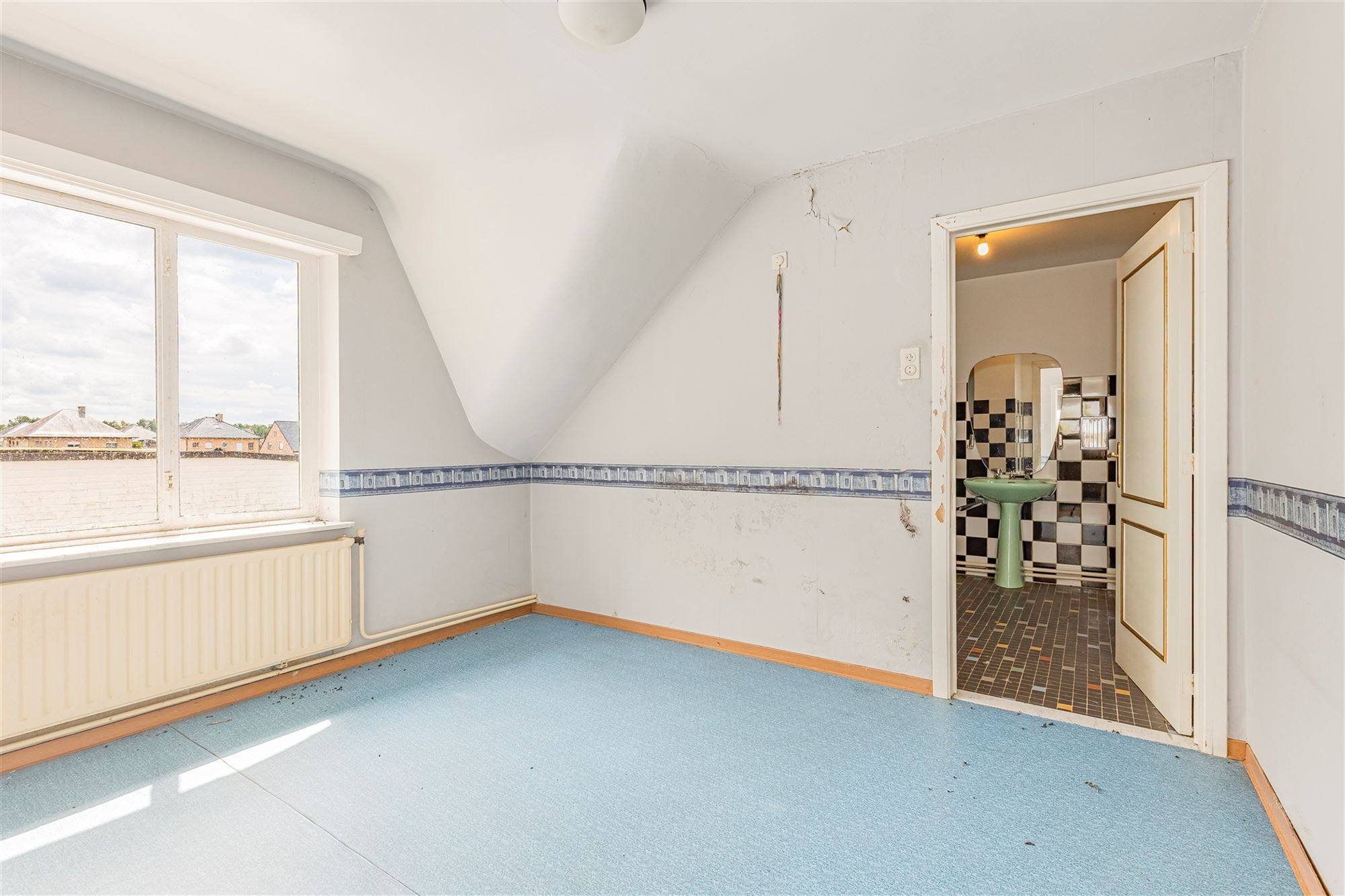 Te renoveren woning + magazijn / projectgrond in Vorst foto 16