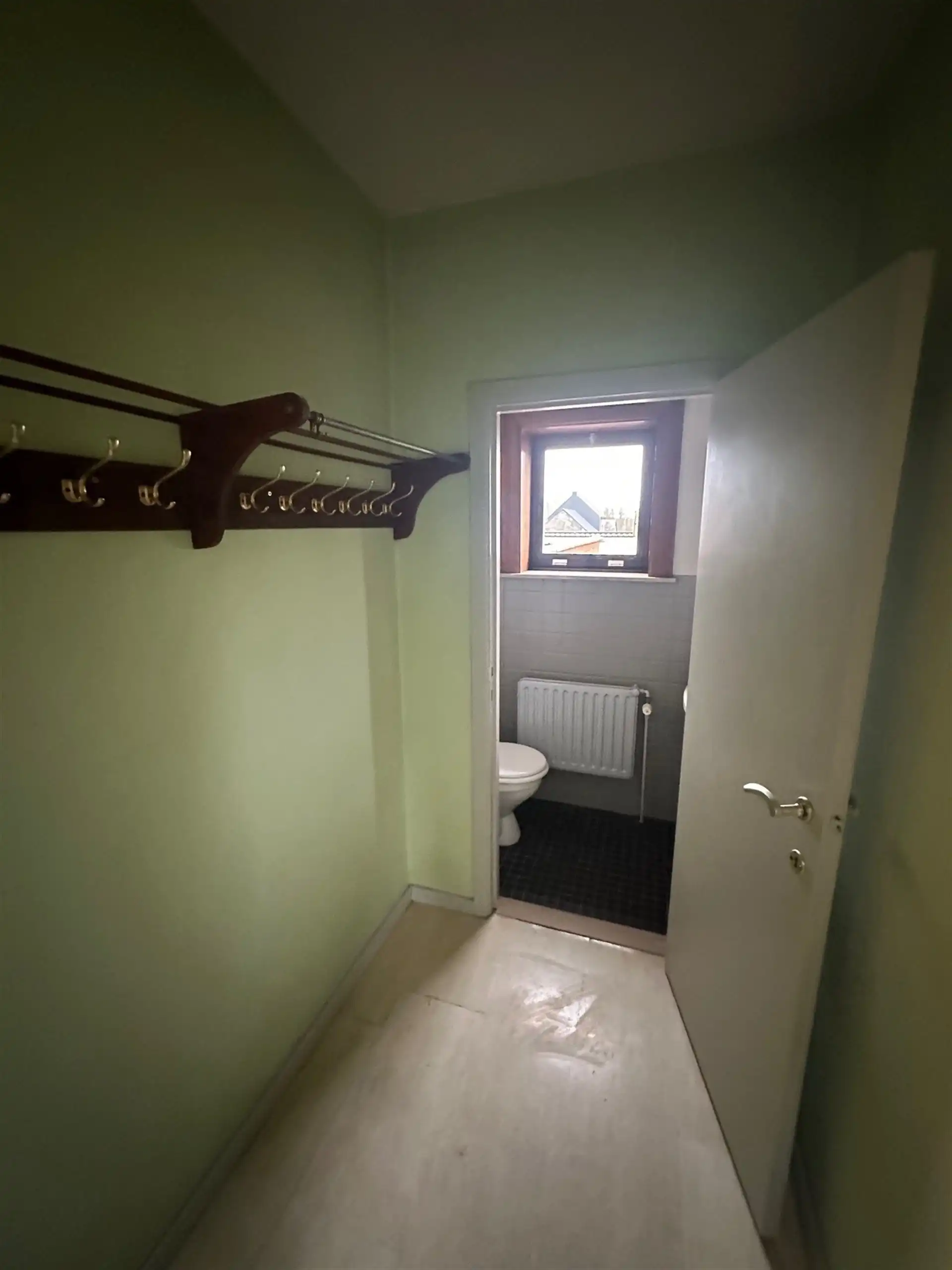 Ruim appartement met 3 slaapkamers boven handelszaak, vlot bereikbaar gelegen foto 13