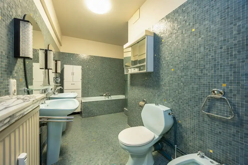 Gigantisch te renoveren appartement met 4 slpk foto 14