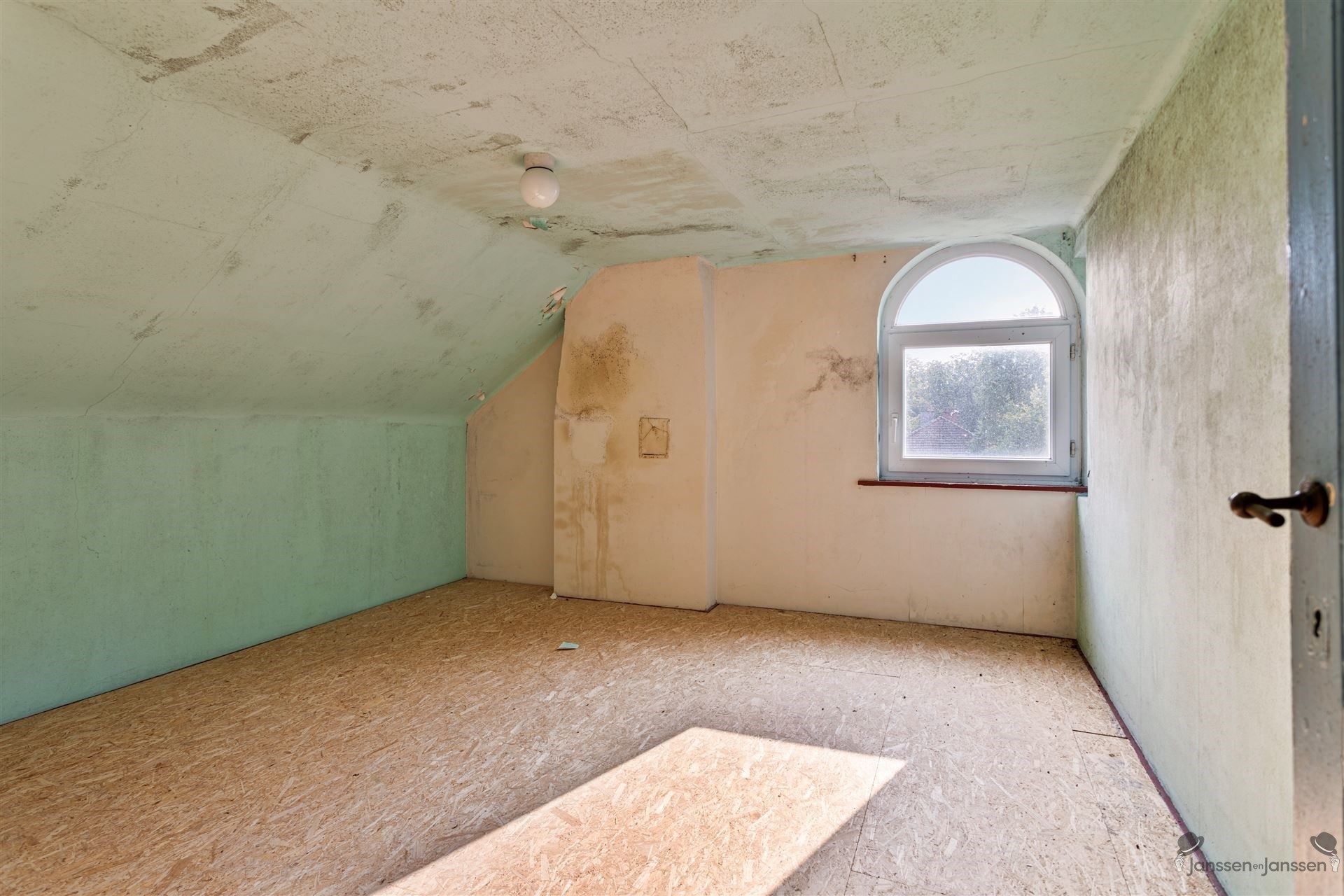 Uniek te renoveren herenhuis met 6 slaapkamers te Leopoldsburg centrum foto 21