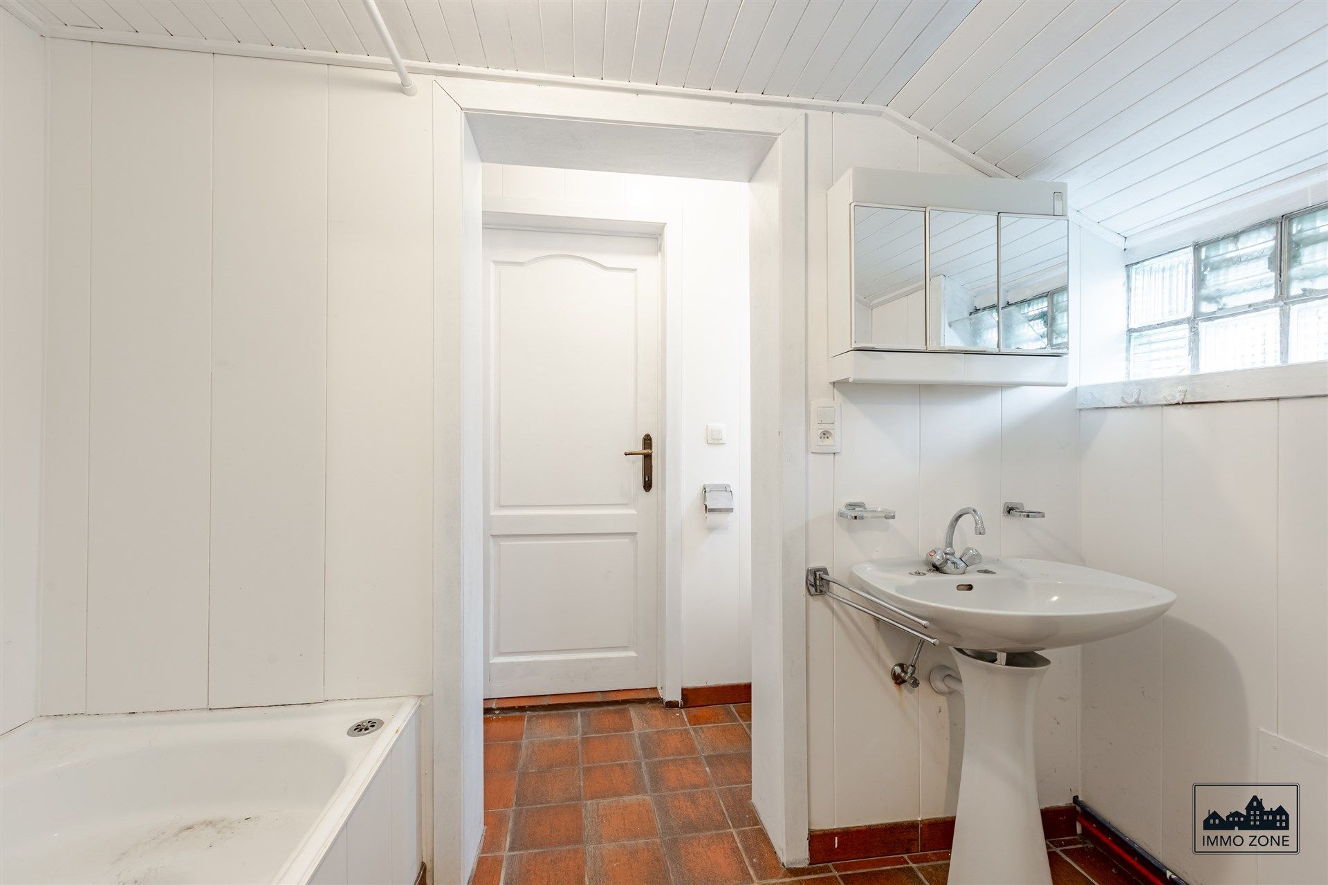 Charmante rijwoning met potentieel in hartje Hamme  foto 7