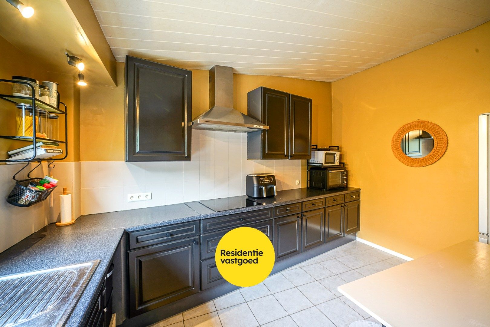 Instapklare woning met garage en tuin te Bredene foto 7
