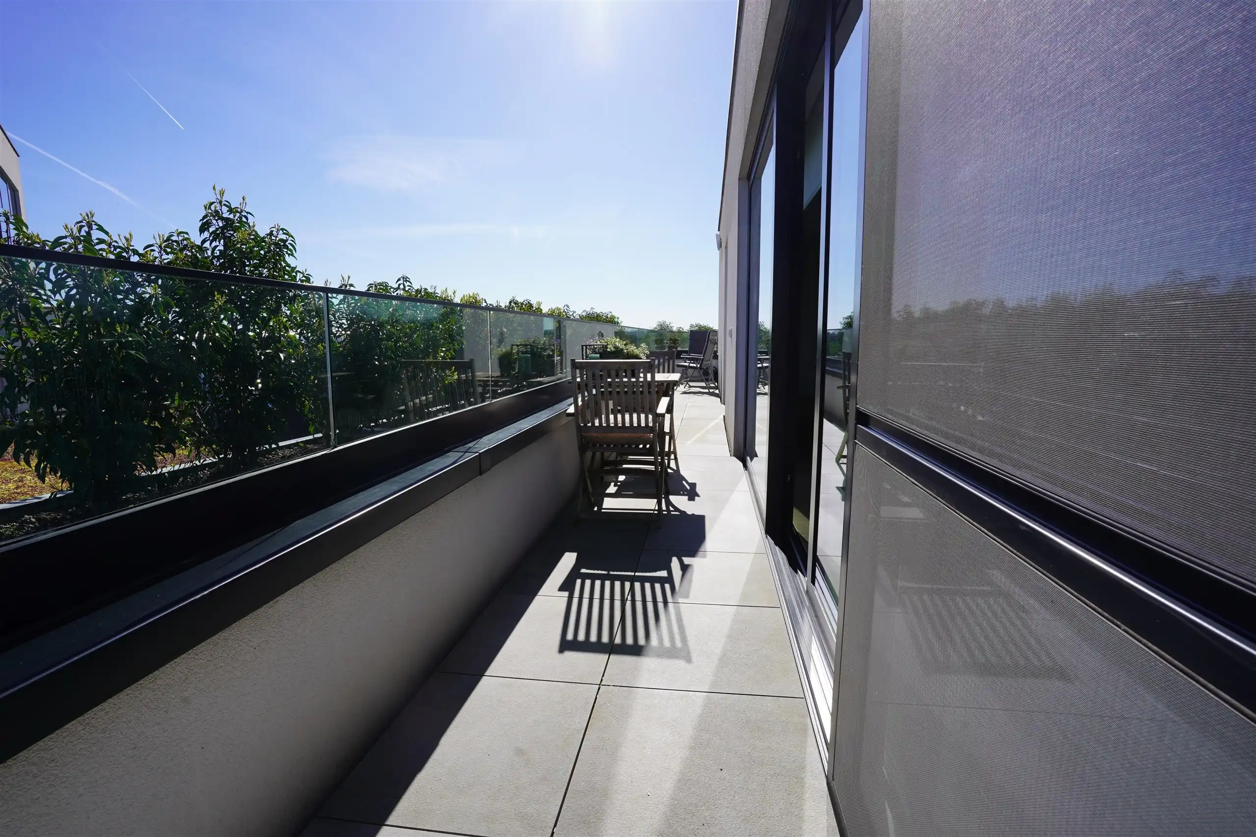 Onweerstaanbaar appartement met terras en garage! foto 14