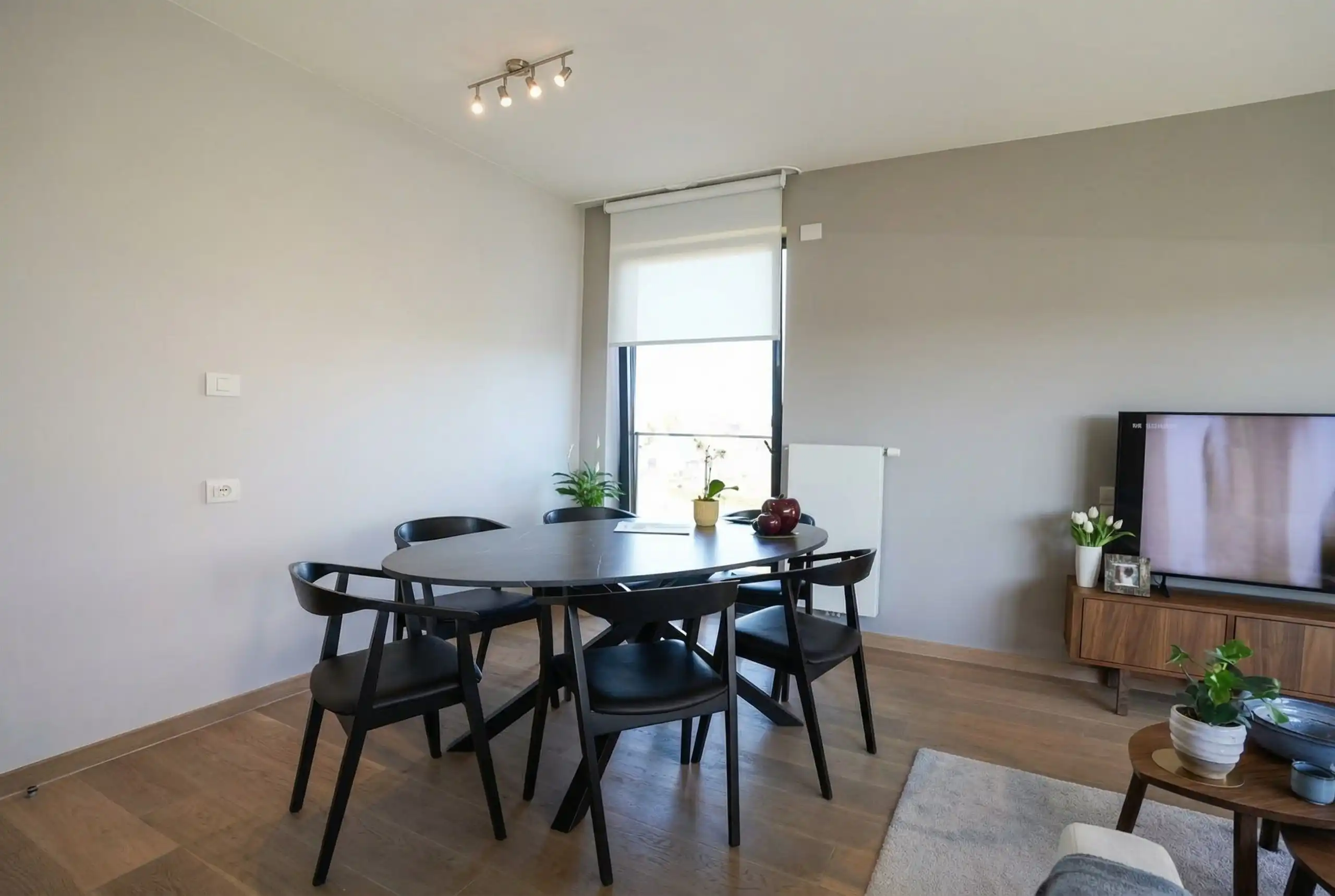 Onweerstaanbare serviceflat met grote staanplaats en terras! foto 14