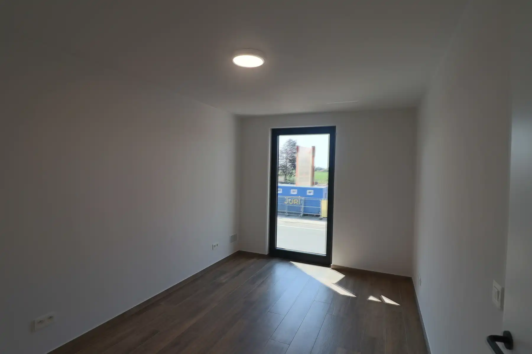Energiezuinige nieuwbouwwoning met 4 slaapkamers, terras tuin en carport. foto 12