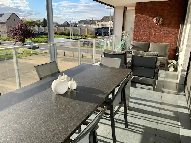 Ruim en instapklaar appartement met 3 slaapkamers, 2 terrassen en garage. foto 25