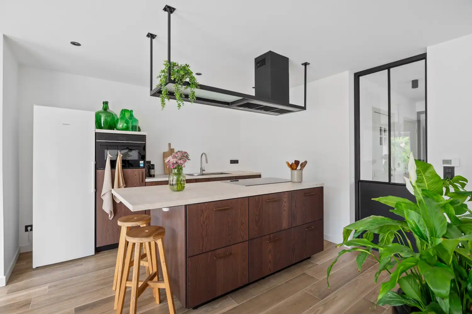 Prachtig gerenoveerd gelijkvloers appartement met zonnige tuin, grote oprit  en ruime garagebox foto 5