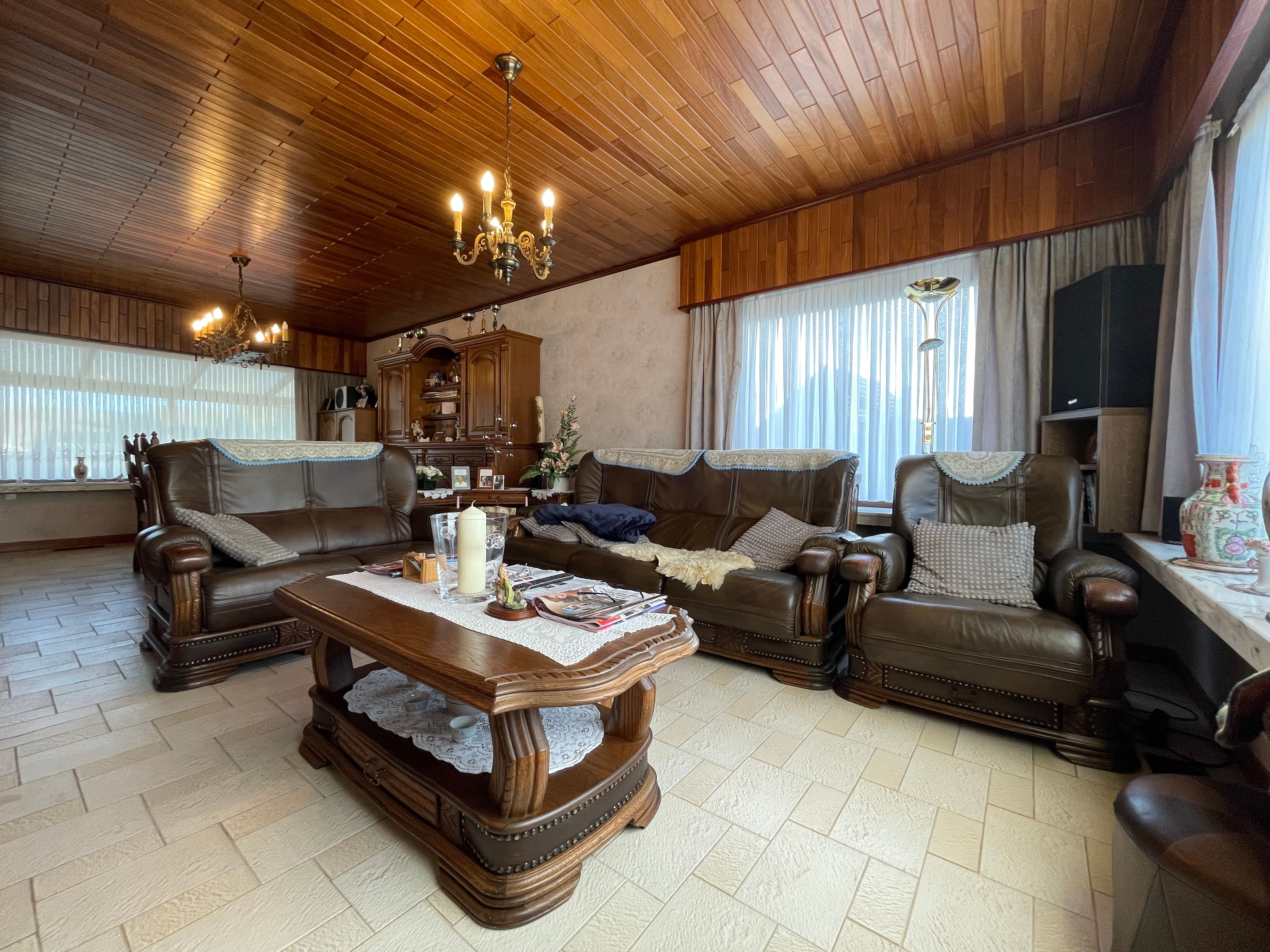 Woning met 3 slpks, ruime tuin foto 4