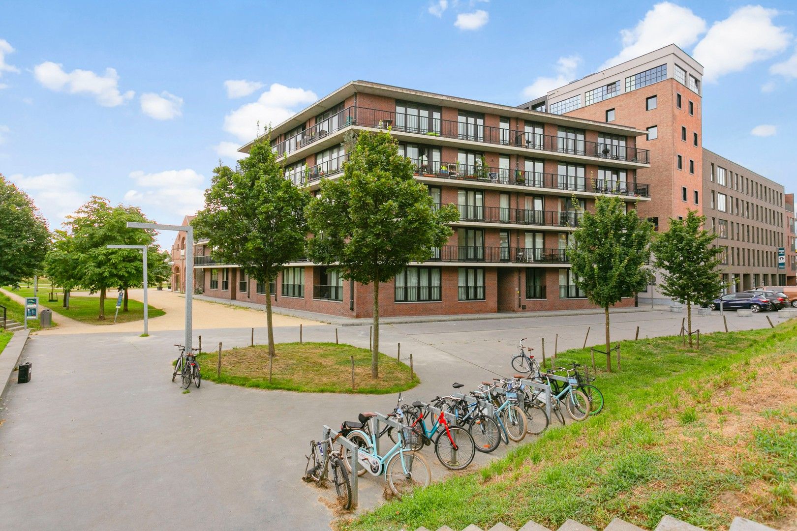 Gemeubeld hoekappartement met terrassen te huur voor 1 jaar - inclusief parking en fietsenstalling foto 11