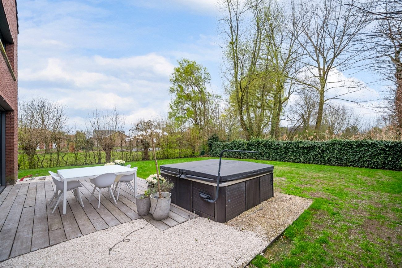 Exclusieve, ruime, instapklare villa in een doodlopende straat foto 24