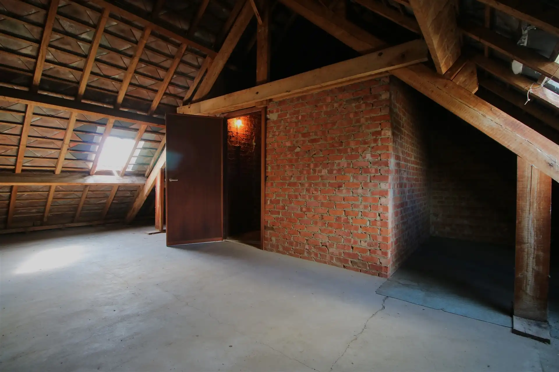 Te renoveren woning in doodlopende straat foto 25