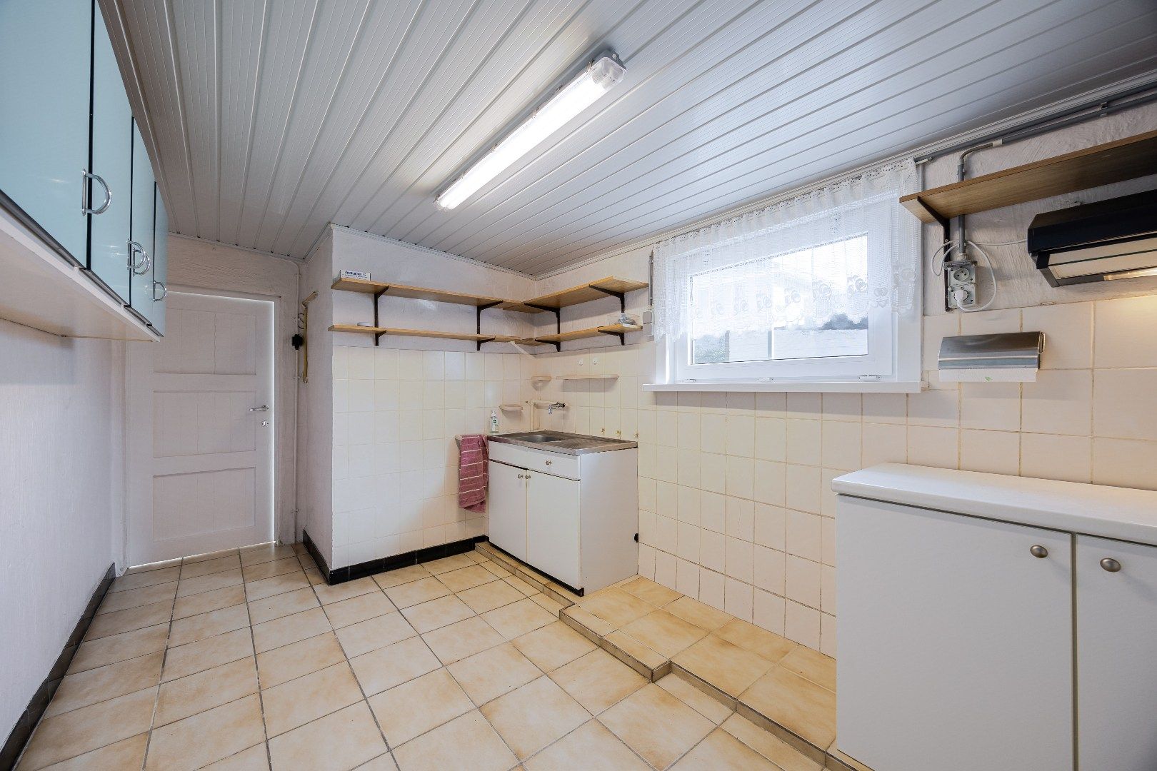 Goed onderhouden woning met ruime tuin in St-Joris. foto 8