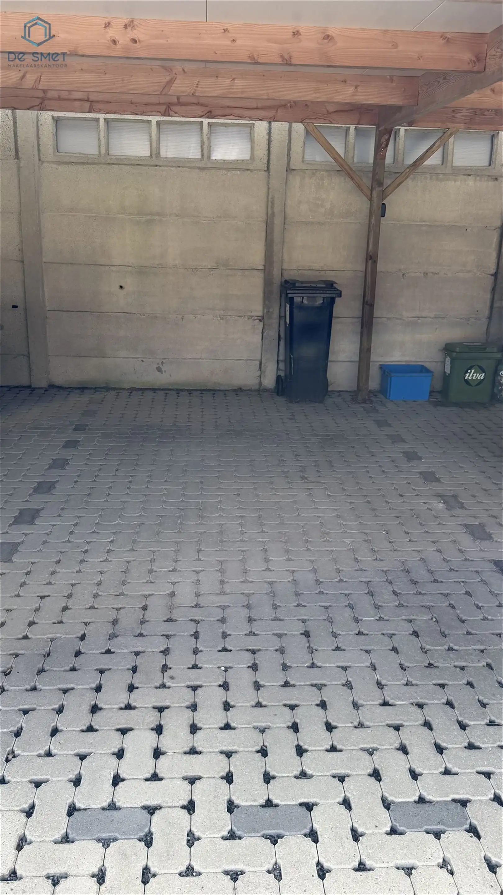 PRACHTIG GELIJKVLOERS APPARTEMENT MET 2 SLP EN TERRAS EN CARPORT TE DENDERWINDEKE foto 12