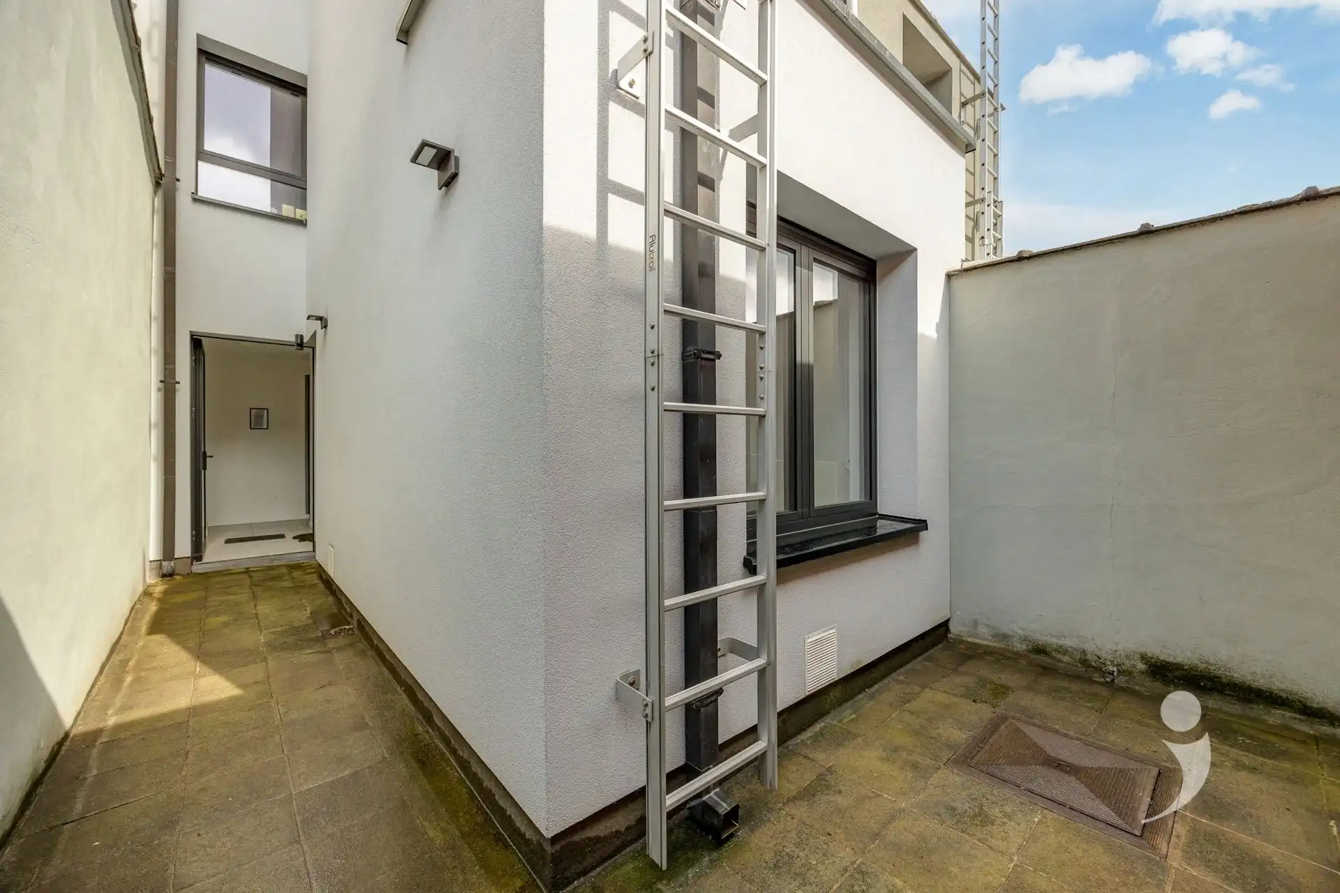 Building met 8 kamers foto 11