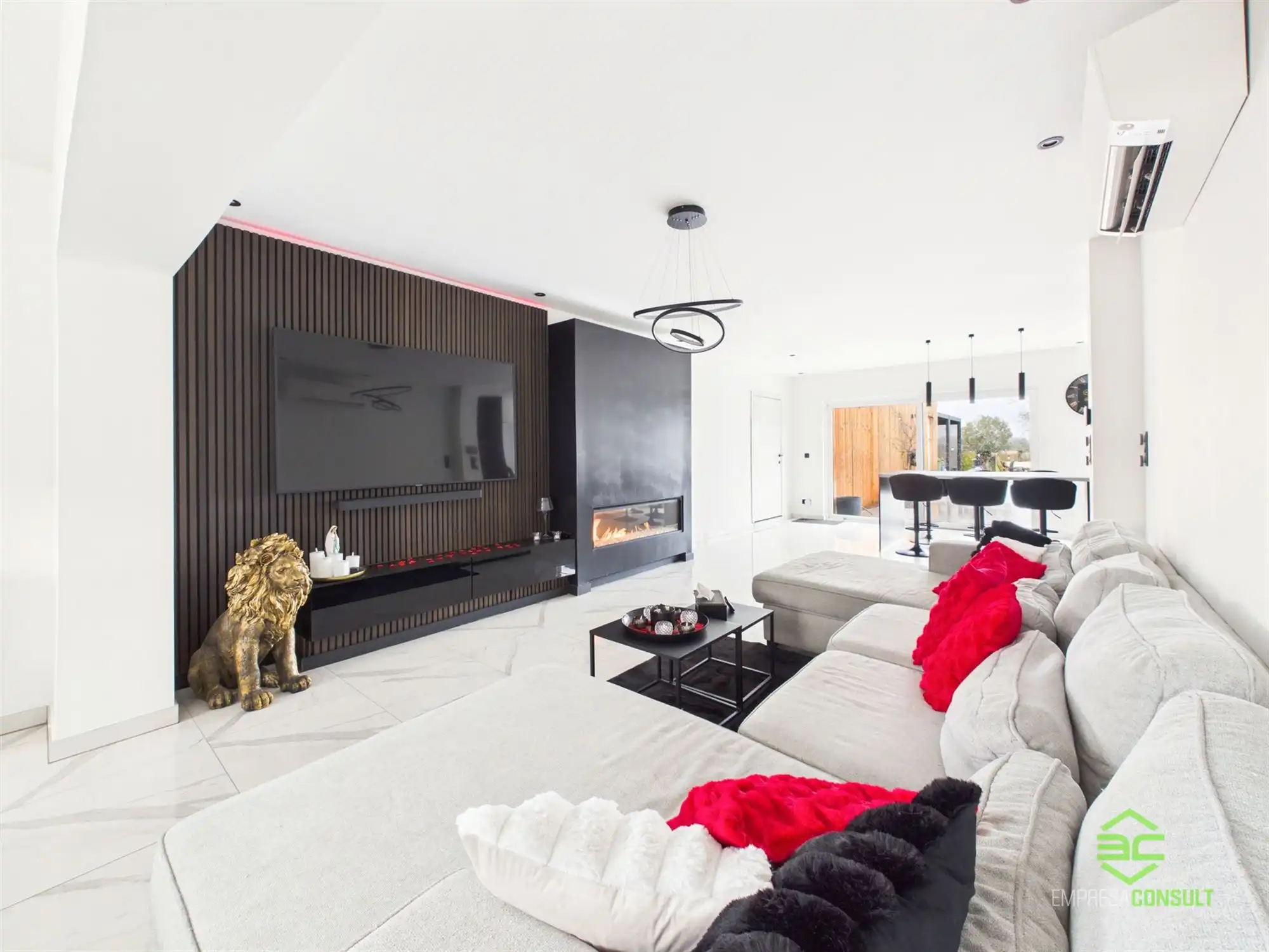 Instapklare gerenoveerde woning met zwembad op 22a 82ca! foto 6