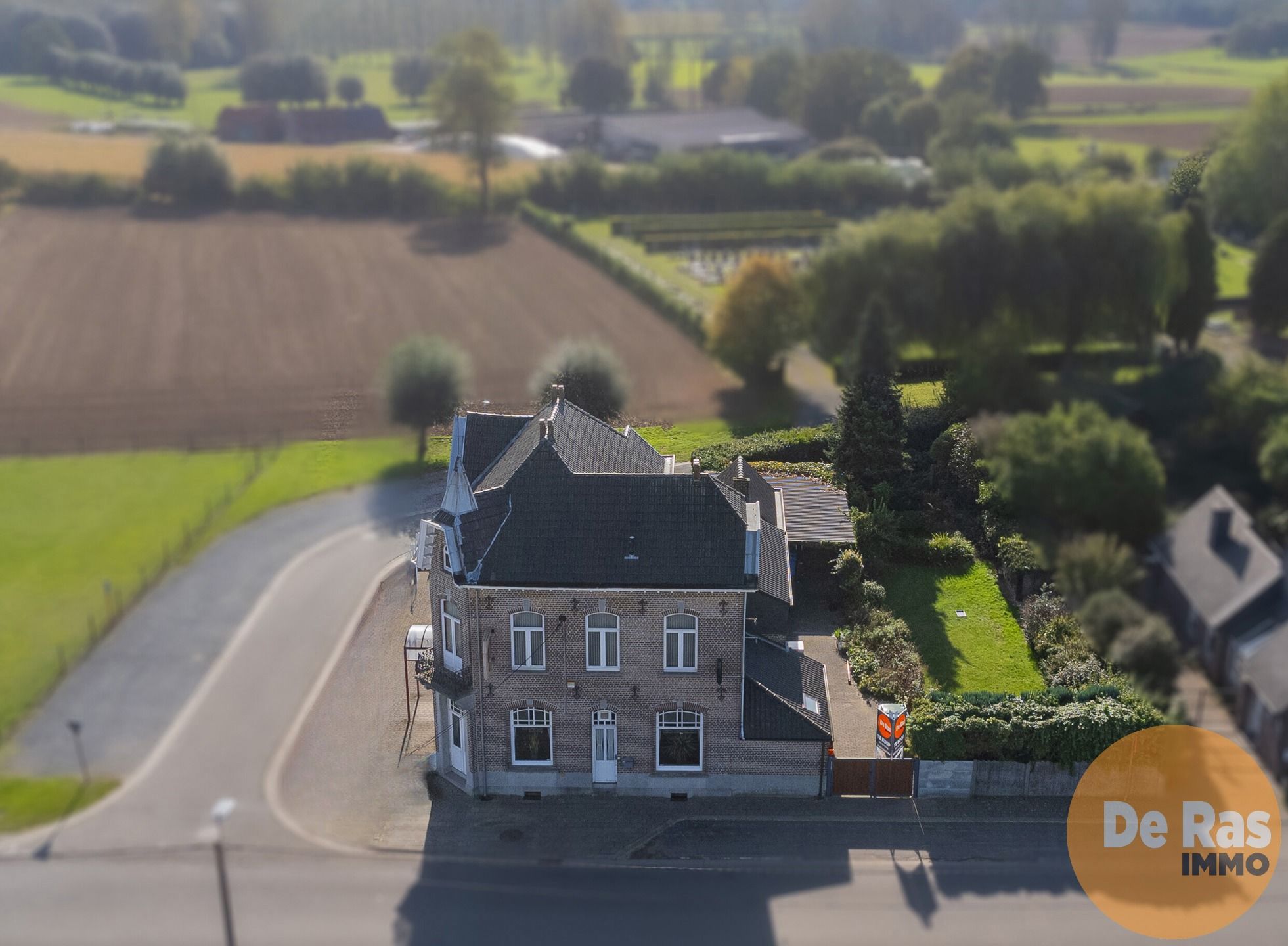 Hoofdfoto van de publicatie: SINT LIEVENS ESSE - Unieke eigendom met historisch karakter