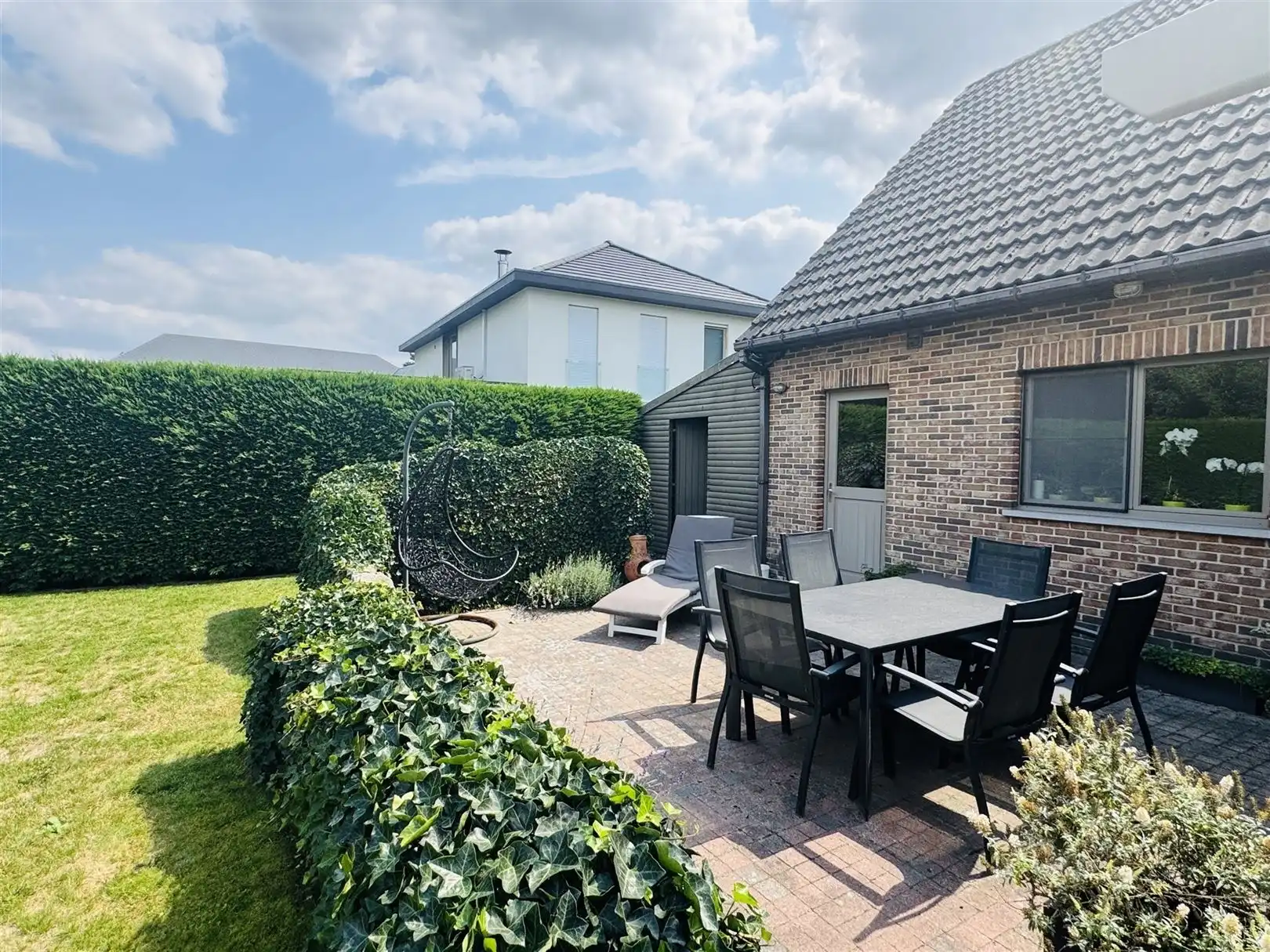 Ruime open bebouwing met grote tuin & bijgebouwen in Stekene foto 3