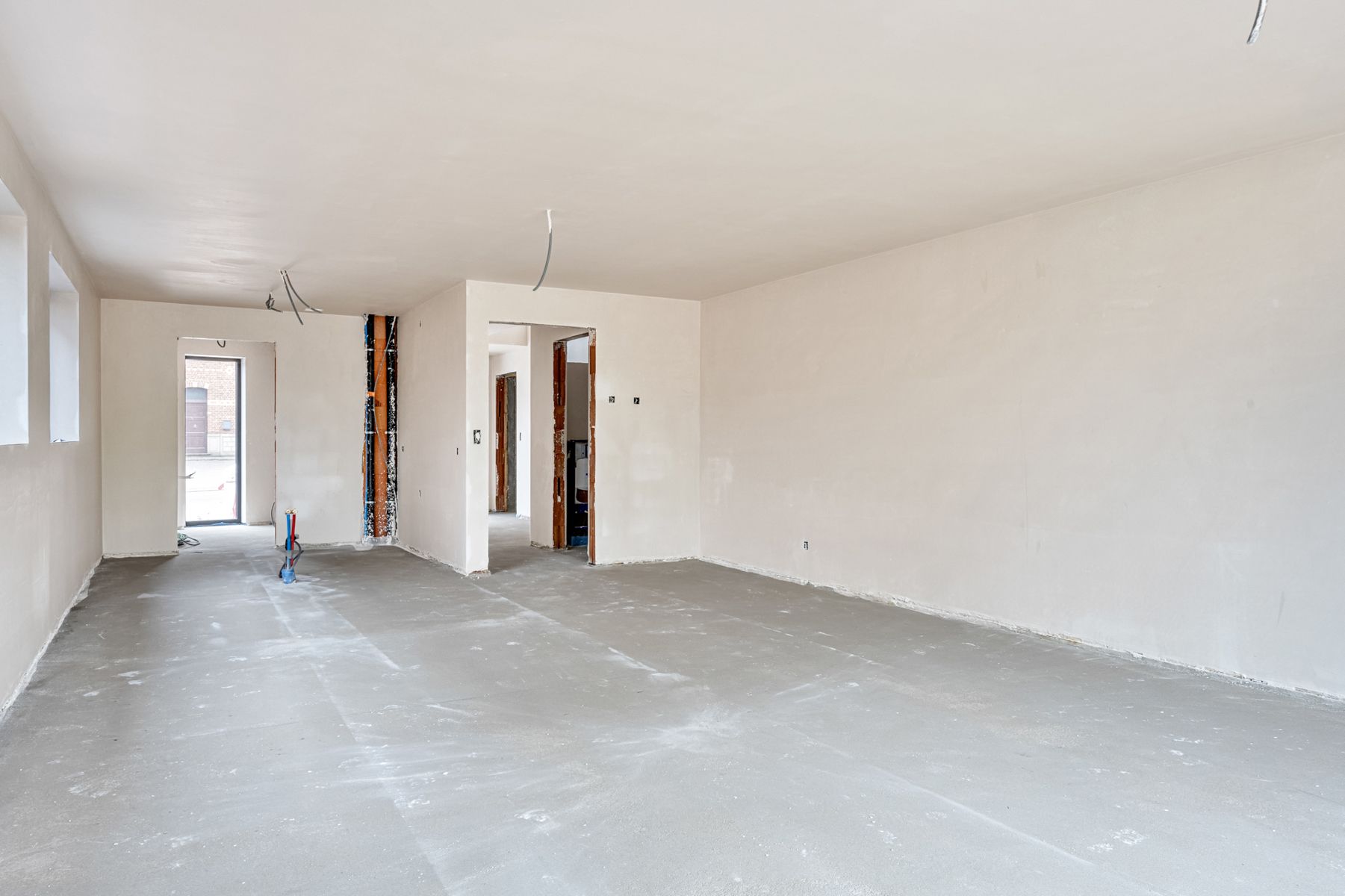 Riante eigendom met 4 slaapkamers en 2 badkamers foto 8