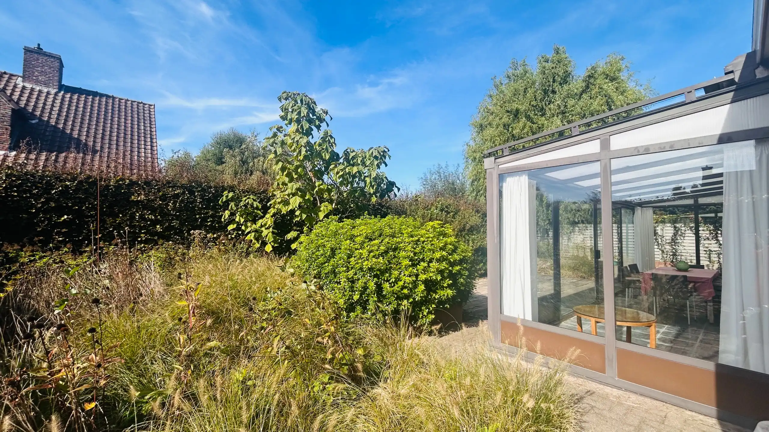 Verzorgde bungalow op 585 m2 met 3 slaapkamers en zonnige tuin nabij het centrum foto 12