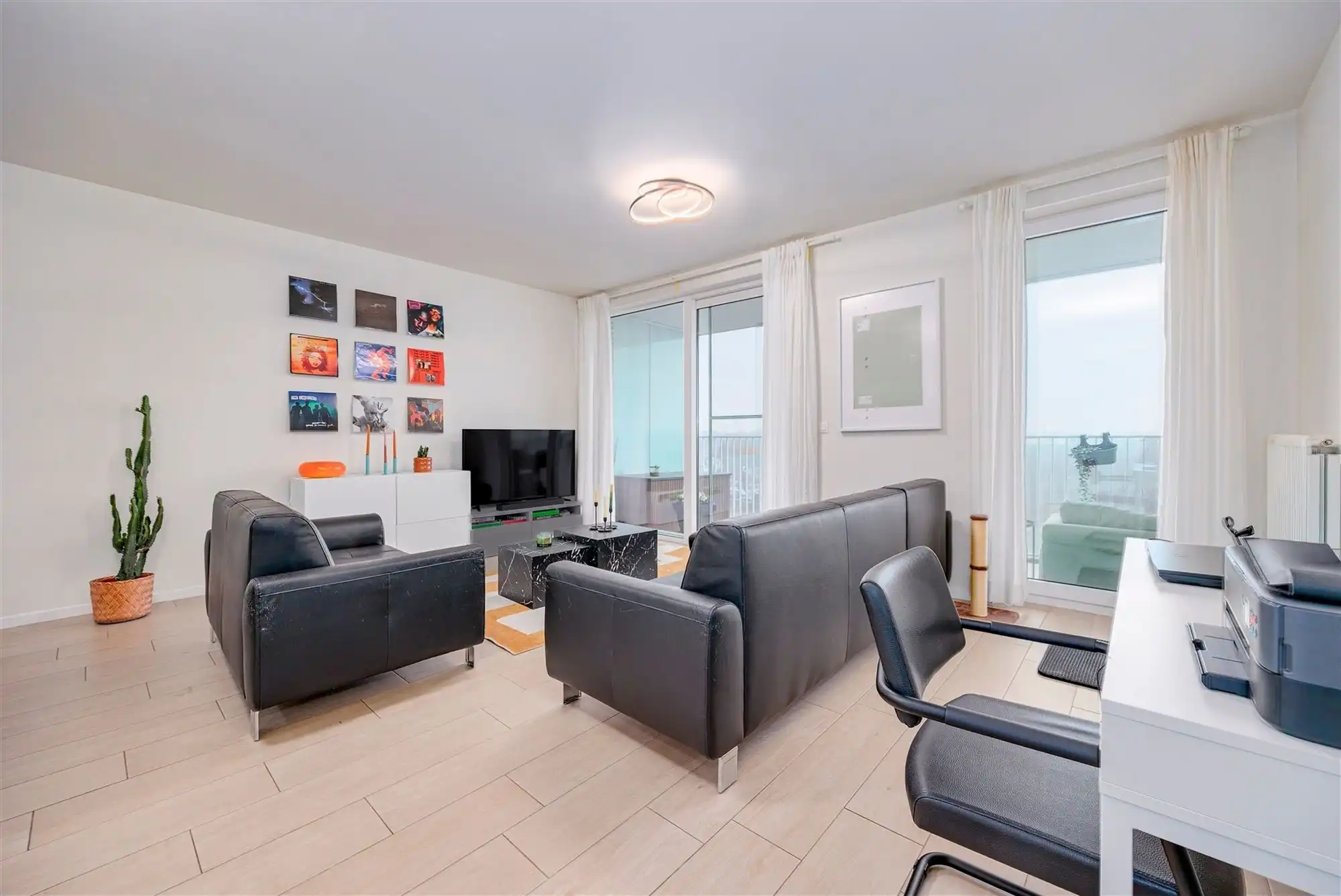 Strak 2- slaapkamer appartement met mooi uitzicht foto 3