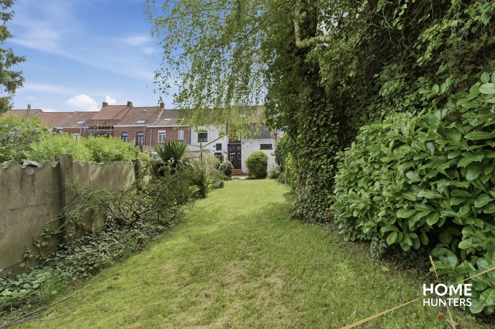 Karaktervolle te renoveren woning met 4 slaapkamers en ruime tuin te Ieper foto 24