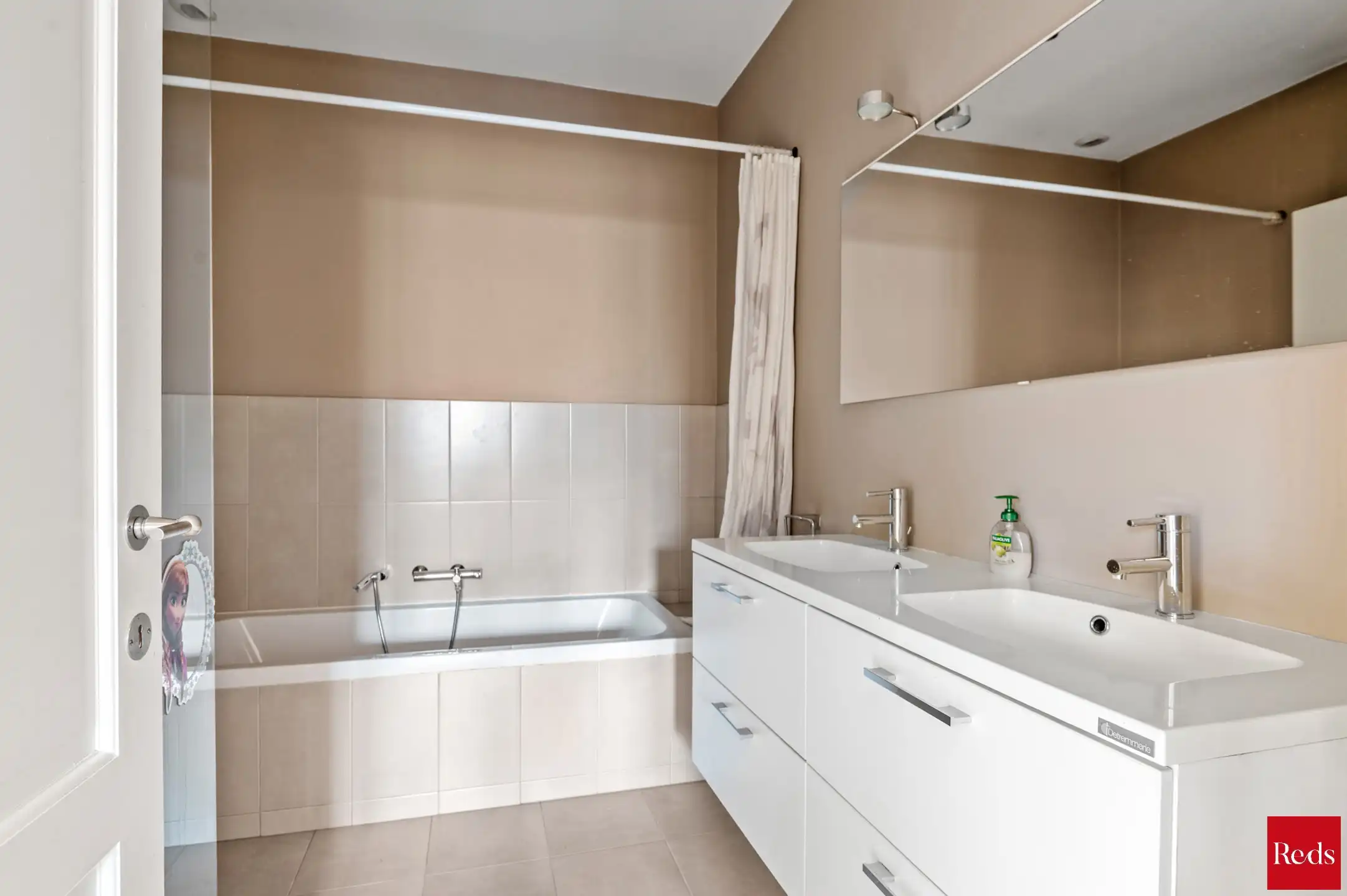 Uitzonderlijk mooie en recente woning op een toplocatie foto 14