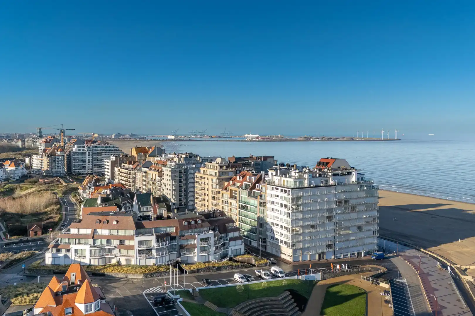 Ruim 4-slaapkamerappartement vlakbij de zee en RBSC in Duinbergen. foto 32