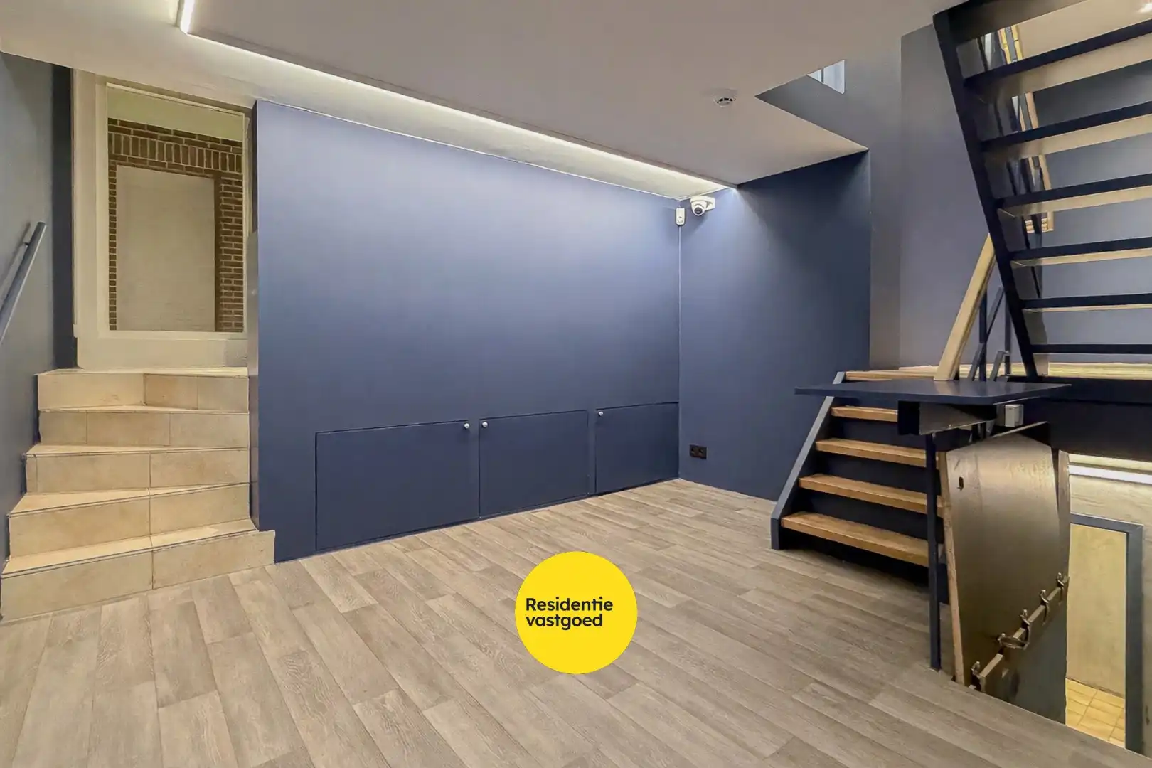 Uitzonderlijke investeringsopportuniteit in Galerij Ter Steeghere – hartje Brugge foto 5