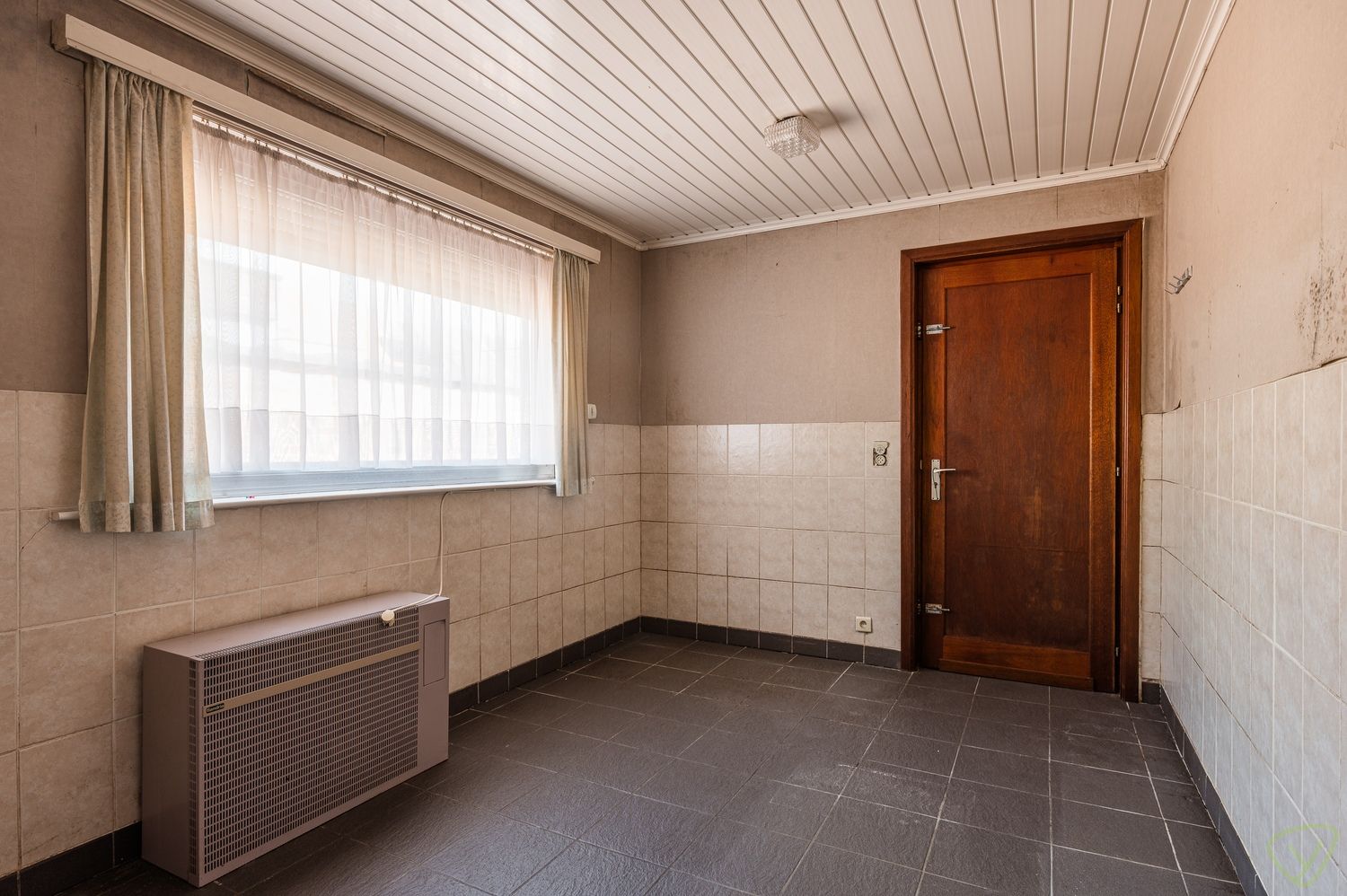 Te renoveren gezinswoning met zonnige tuin op rustige locatie foto 8