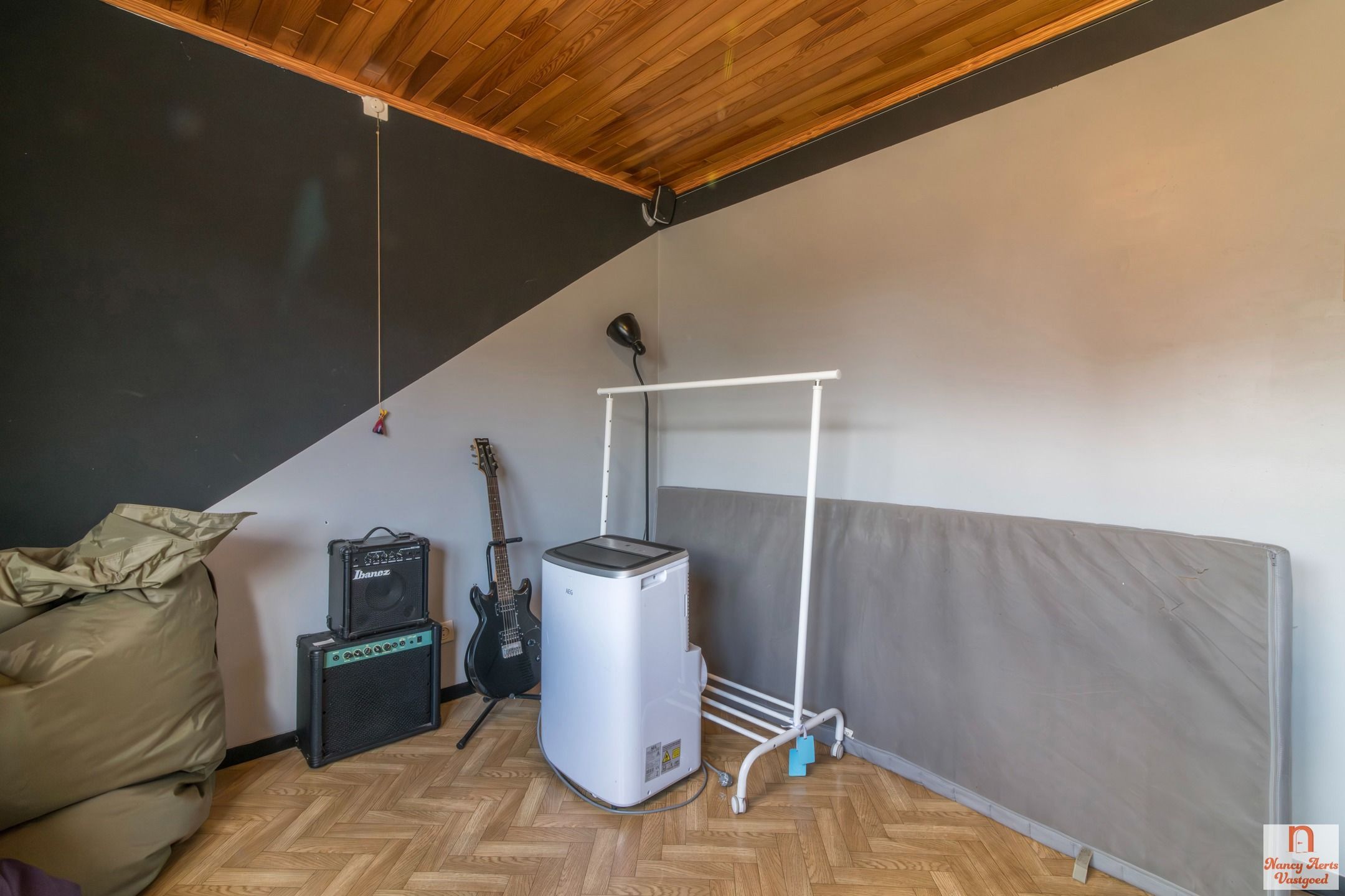 Split-level woning met veel ruimte en potentieel foto 28