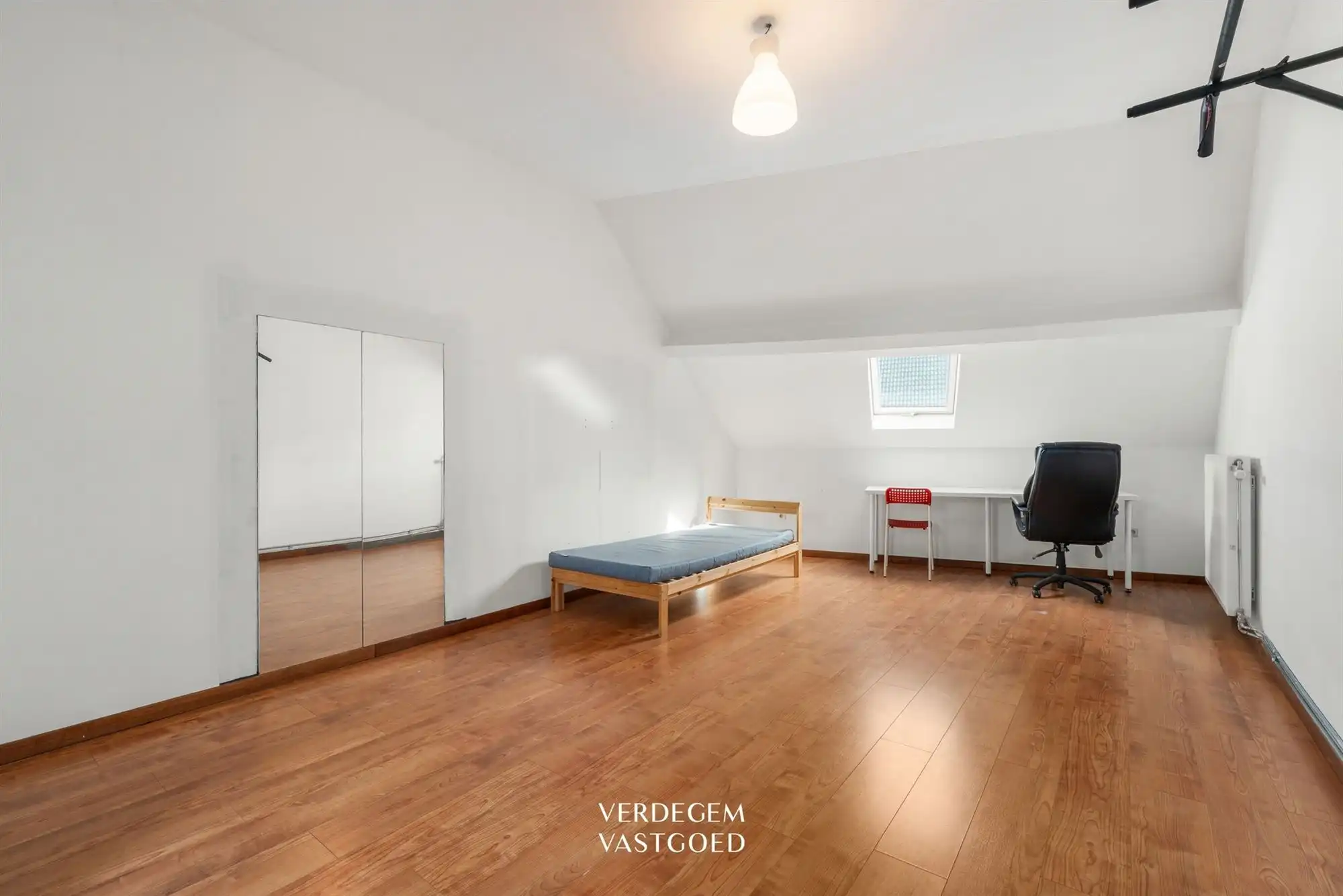 Instapklare woning met grote leefruimte en vier slaapkamers foto 13