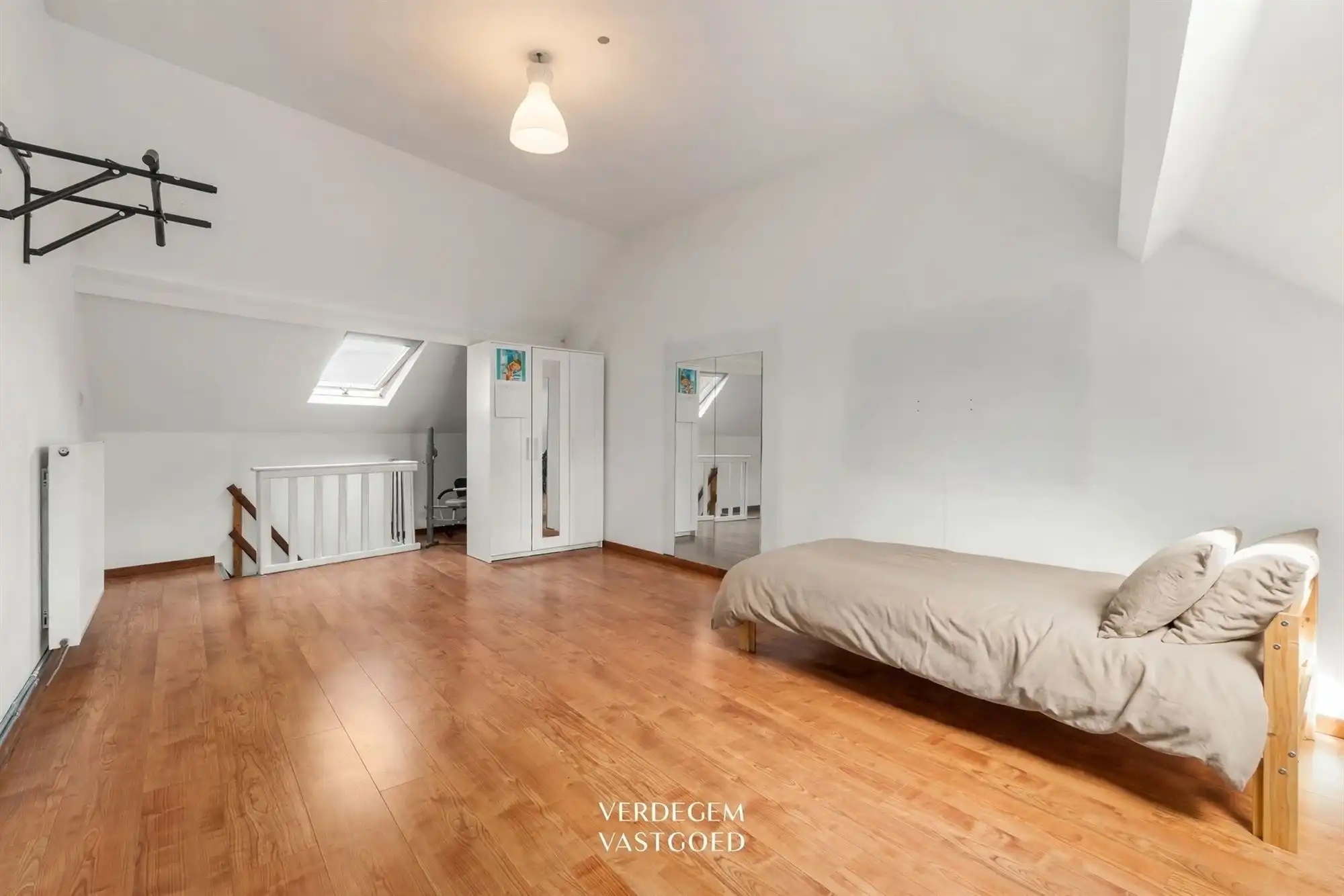 Instapklare woning met grote leefruimte en vier slaapkamers foto 13