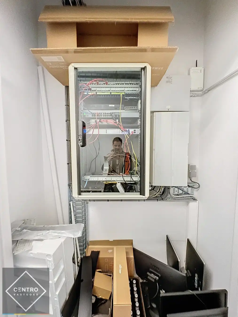 Instapklare KANTOORRUIMTE (217m²) voorzien van alle comfort (databekabeling, airco,...) en ruime parkeergelegenheid. Vlot bereikbaar via Expresweg van Brugge! foto 9