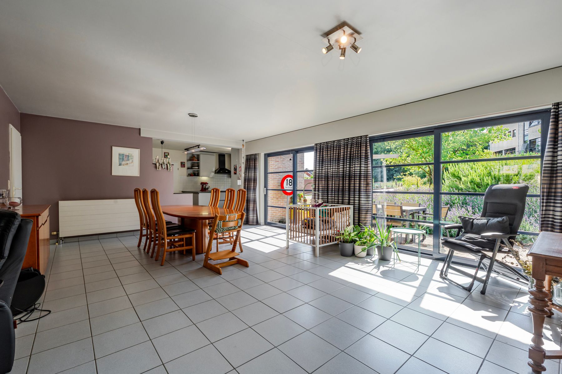 Vrijstaande gezinswoning met 3 slaapkamers, garage en tuin foto 3