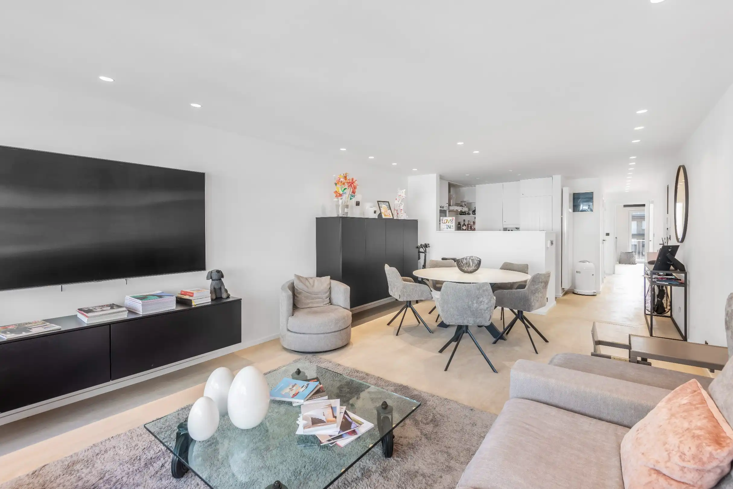 Instapklaar appartement vlakbij strand en het Lichttorenplein.  foto 3