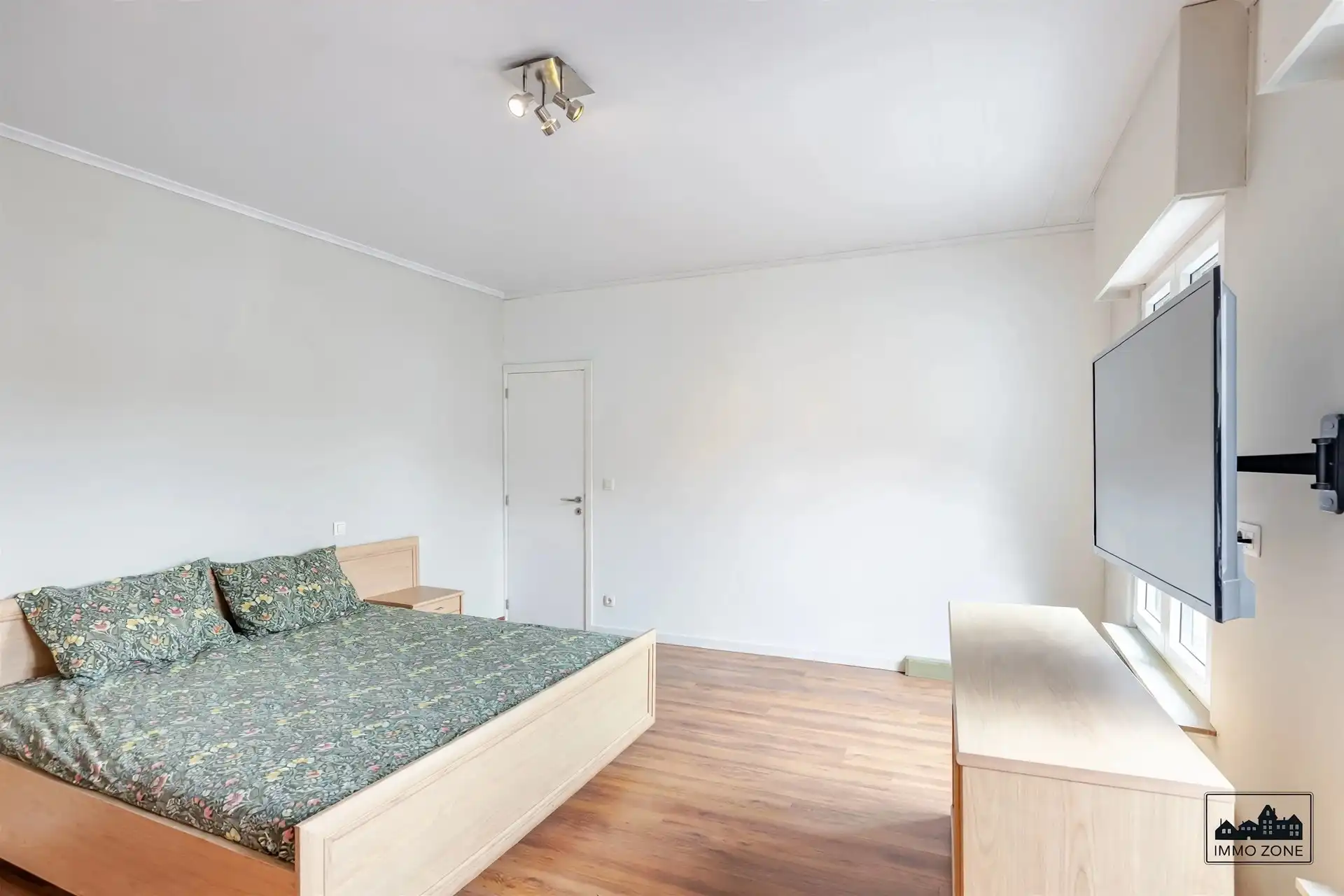 Woning met 4 slaapkamers én magazijn op toplocatie foto 11