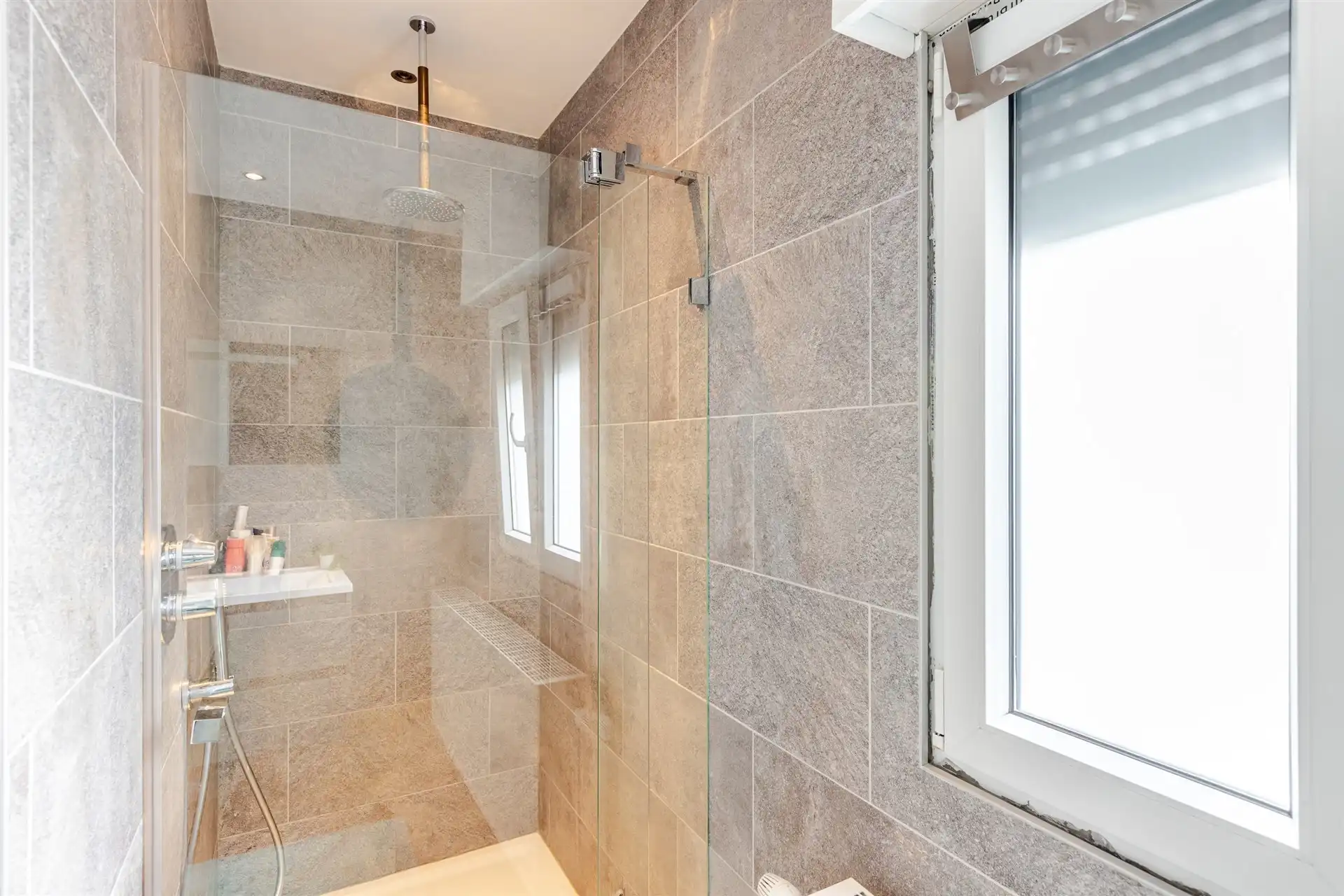 Woning met 4 slaapkamers én magazijn op toplocatie foto 11