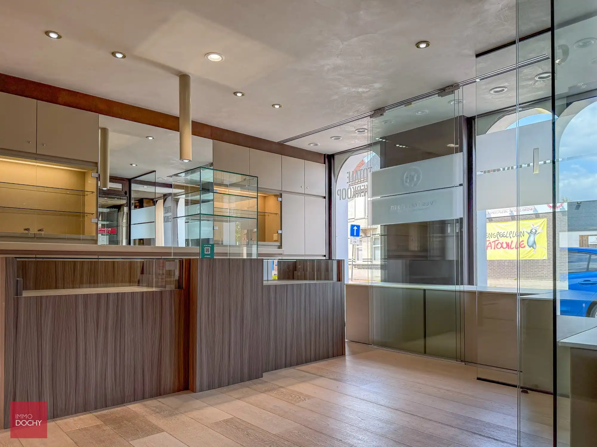 Centraal gelegen handelswoning (voormalige juwelierszaak) | Bavikhovedorp foto 3