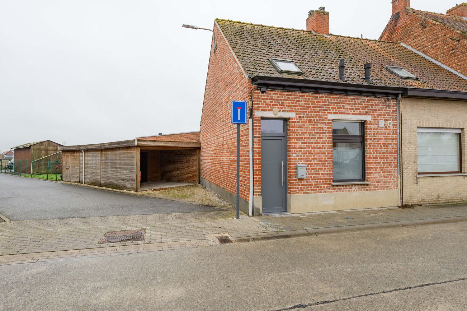 Halfopen woning te Izegem. foto {{pictureIndex}}