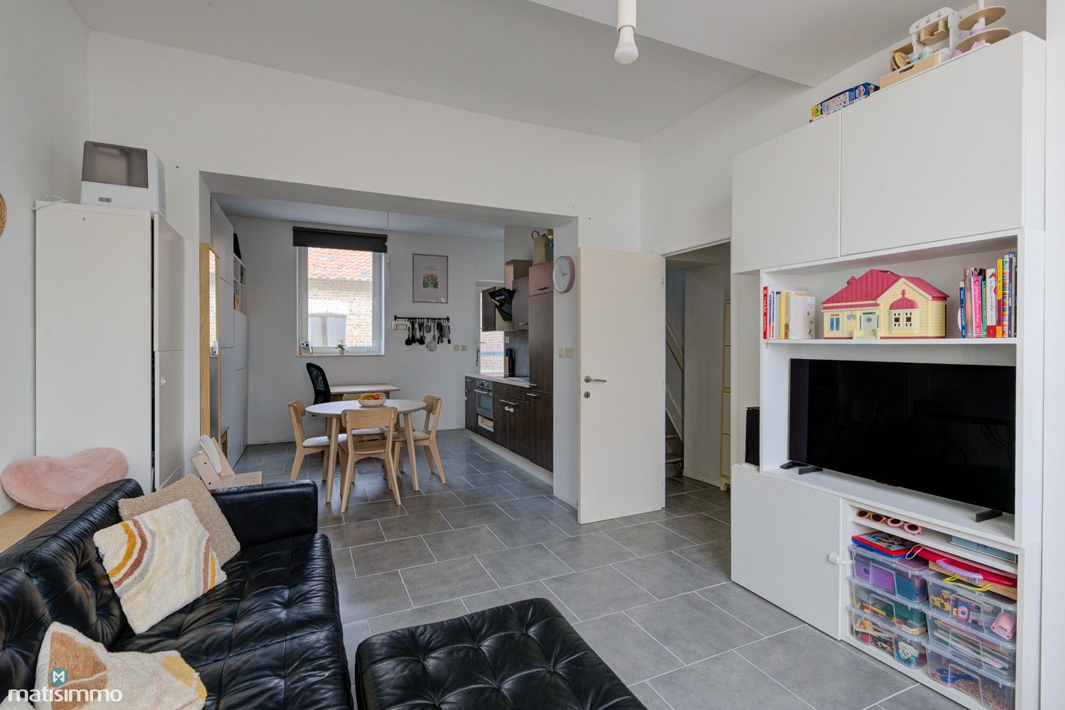 INSTAPKLARE WONING MET ZONNEPANELEN EN PRACHTIGE TUIN TE TONGEREN foto 3